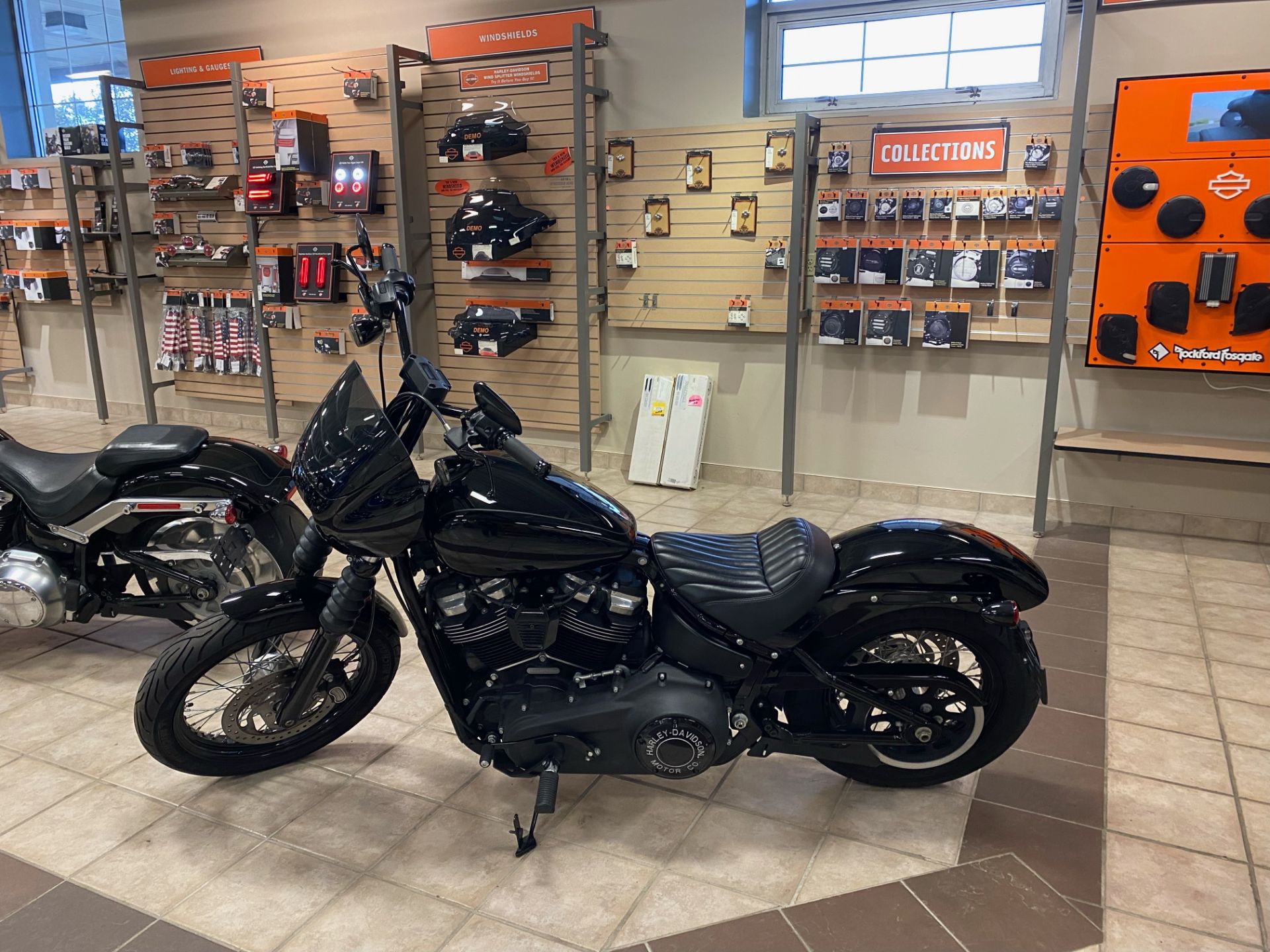 2018 Harley-Davidson Street Bob® 107 in Rochester, New York - Photo 3
