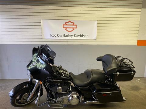2012 Harley-Davidson street glide in Rochester, New York - Photo 3