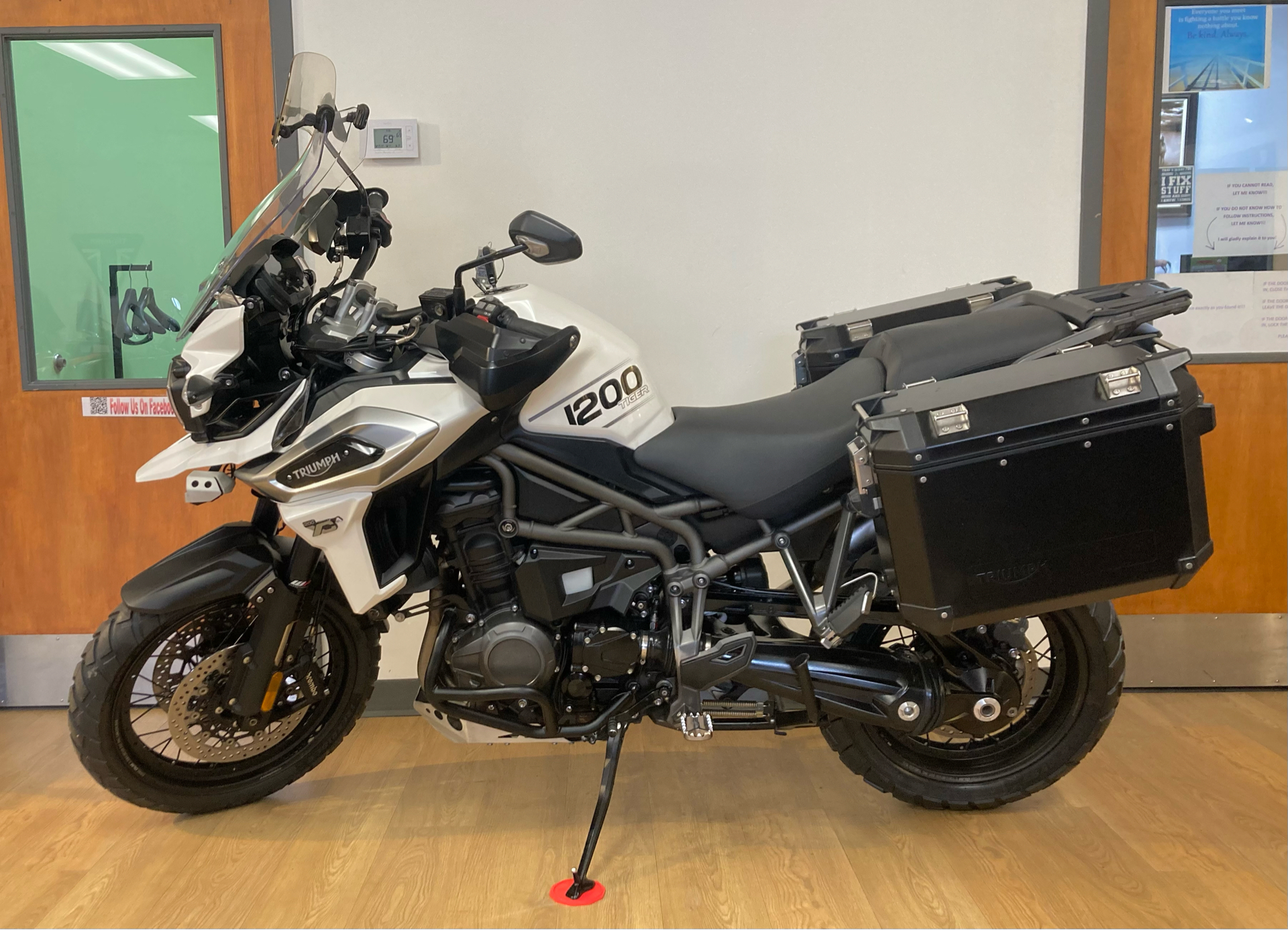 2018 Triumph Tiger 1200 XCa in Mahwah, New Jersey - Photo 2