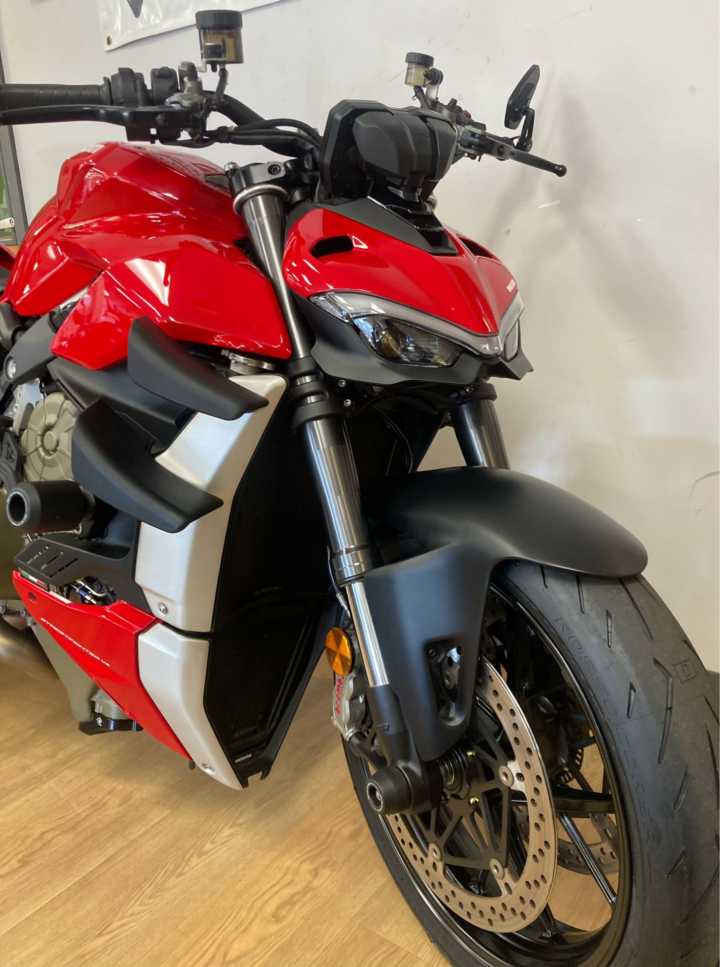 2021 Ducati Streetfighter V4 in Mahwah, New Jersey - Photo 10