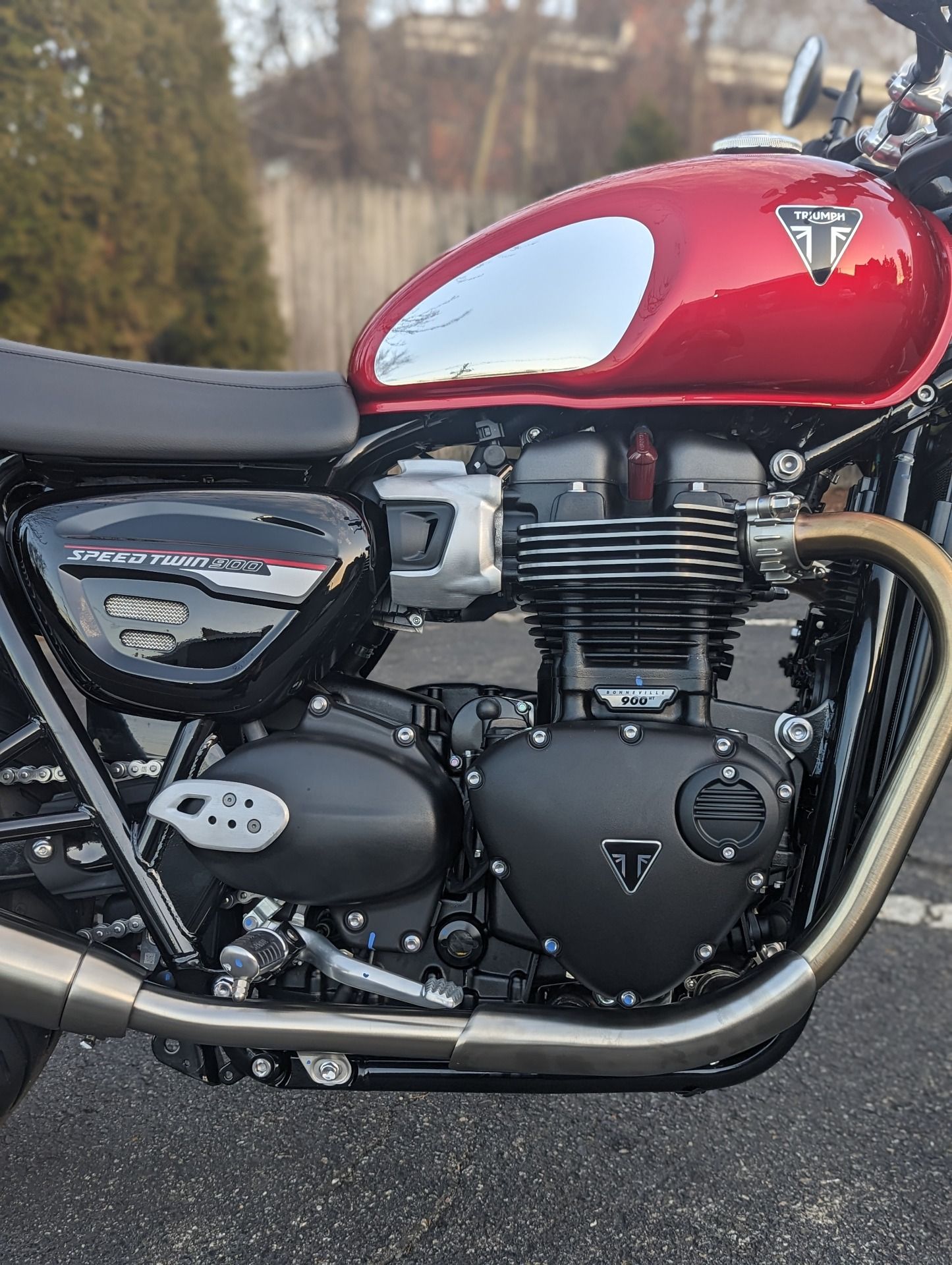 2023 Triumph Speed Twin 900 Chrome Edition in Mahwah, New Jersey - Photo 2
