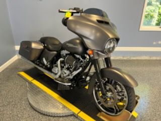 2016 Harley-Davidson Street Glide® Special in Meredith, New Hampshire - Photo 2
