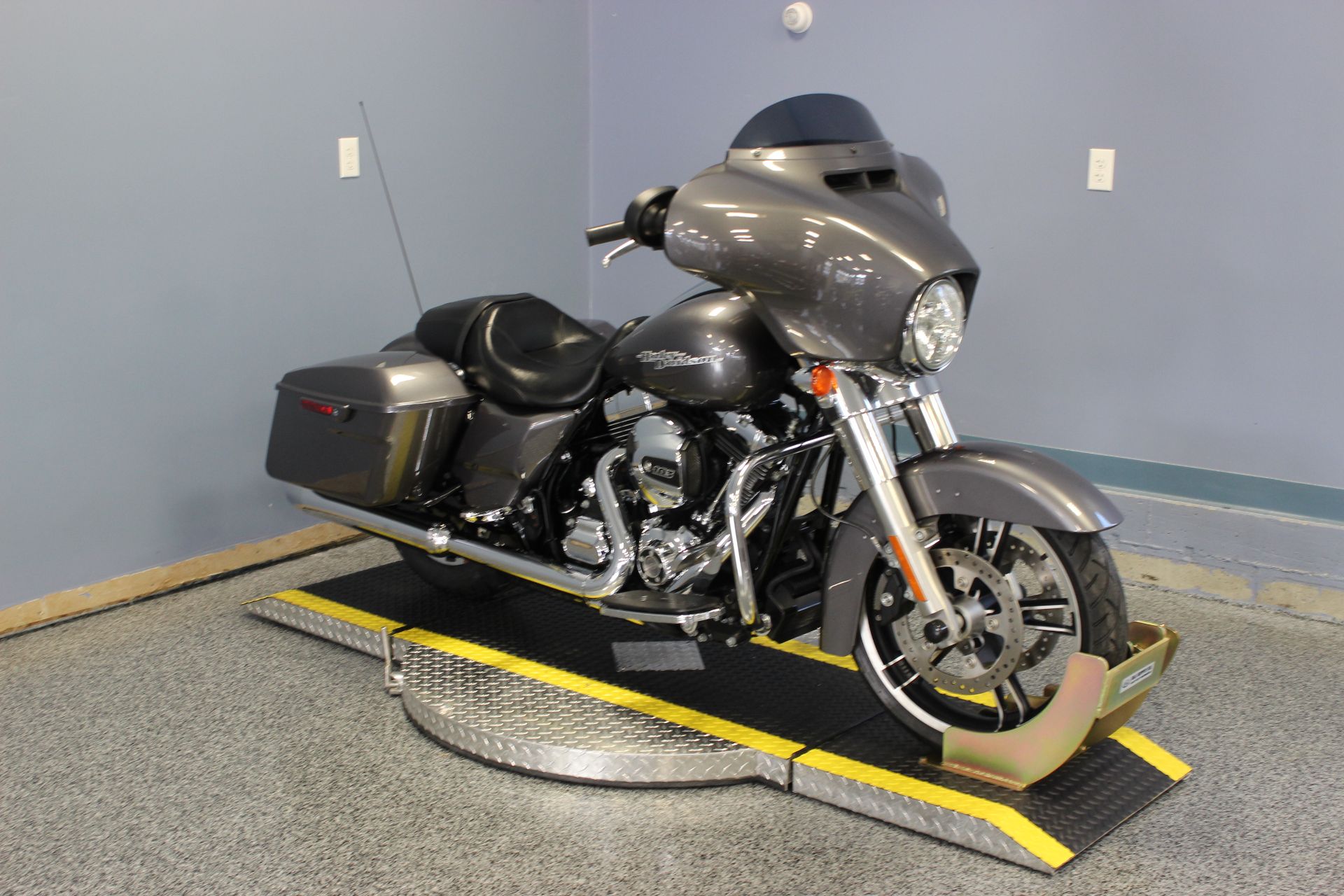 2014 Harley-Davidson Street Glide® in Meredith, New Hampshire - Photo 2