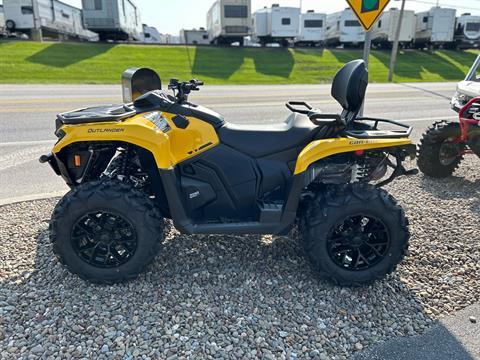 2024 Can-Am Outlander MAX XT 700 in Hanover, Pennsylvania - Photo 1