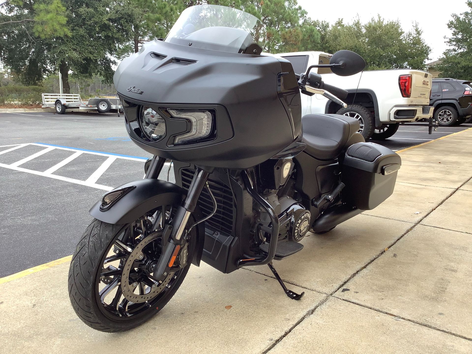 2024 Indian Motorcycle Challenger® Dark Horse® with PowerBand Audio Package in Panama City Beach, Florida - Photo 5