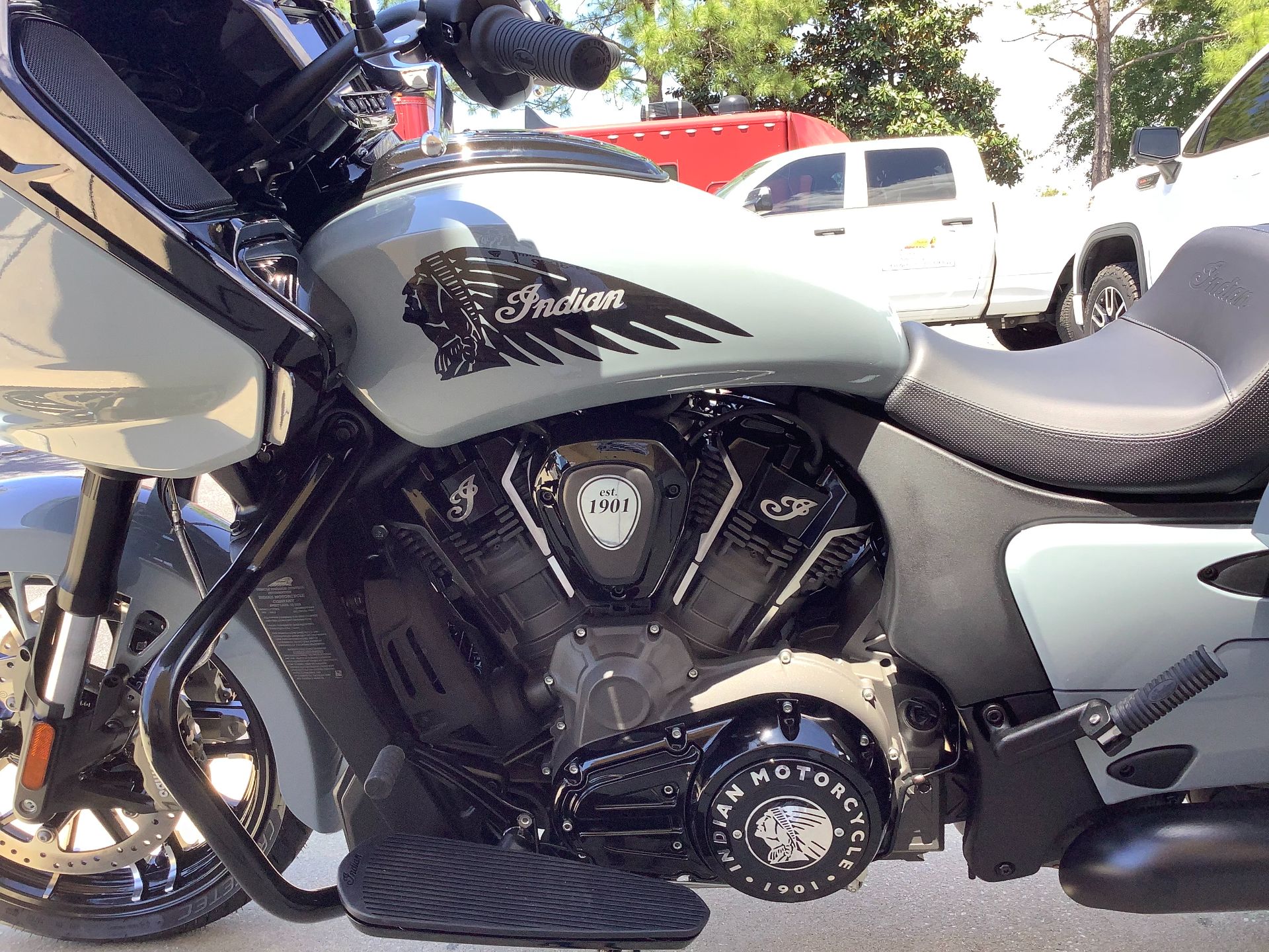 2024 Indian Motorcycle Challenger® Dark Horse® Icon with PowerBand Audio Package in Panama City Beach, Florida - Photo 12