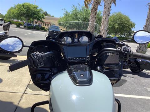 2024 Indian Motorcycle Challenger® Dark Horse® Icon with PowerBand Audio Package in Panama City Beach, Florida - Photo 14