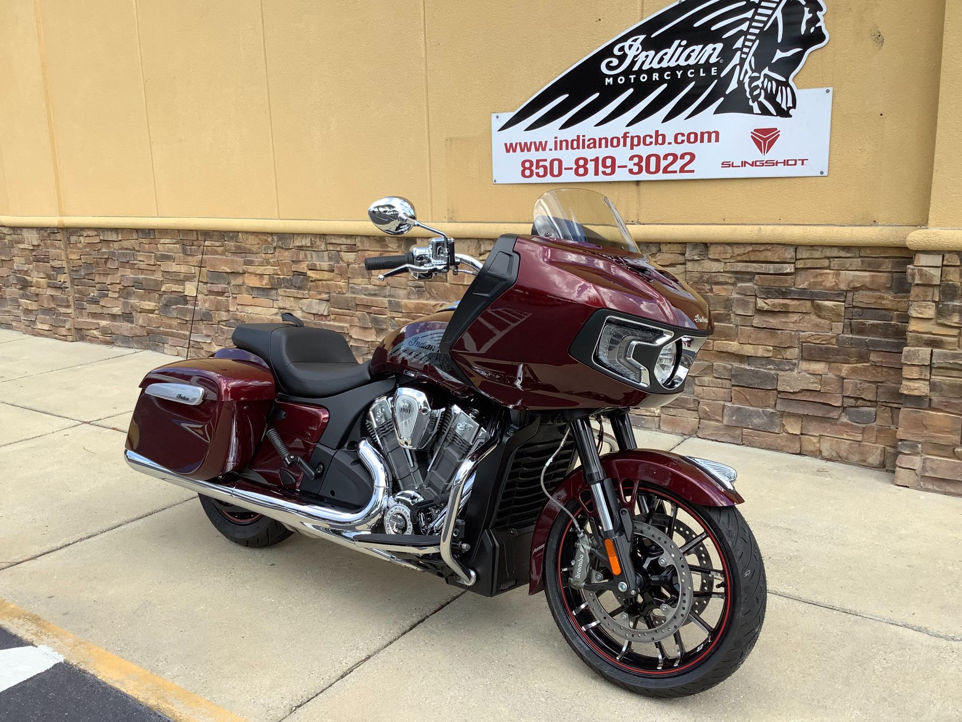2023 Indian Motorcycle Challenger® Limited in Panama City Beach, Florida - Photo 2