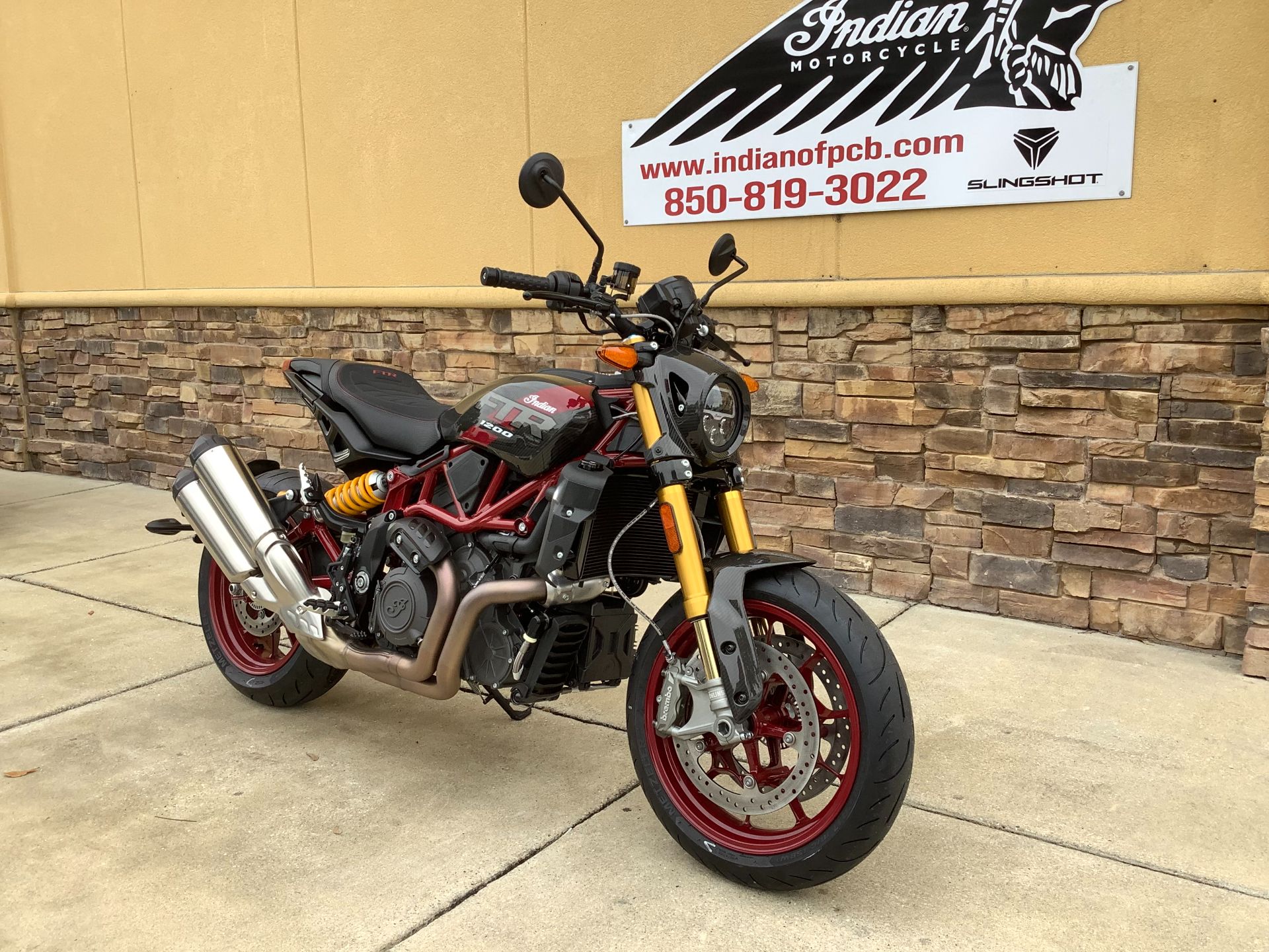 2024 Indian Motorcycle FTR R Carbon in Panama City Beach, Florida - Photo 2