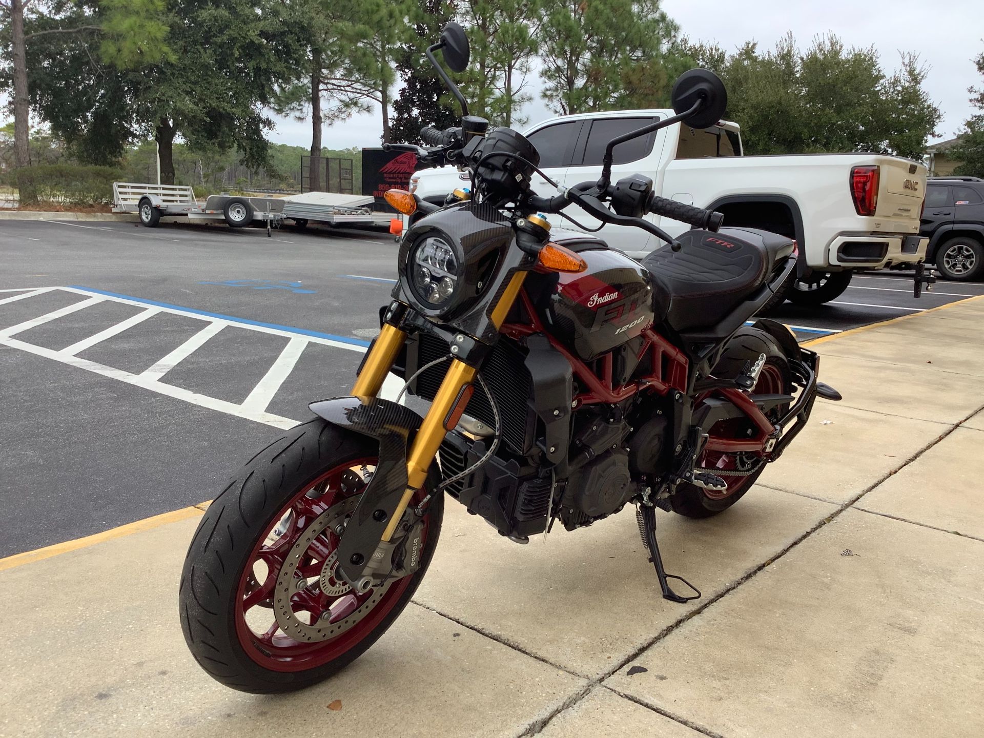 2024 Indian Motorcycle FTR R Carbon in Panama City Beach, Florida - Photo 5