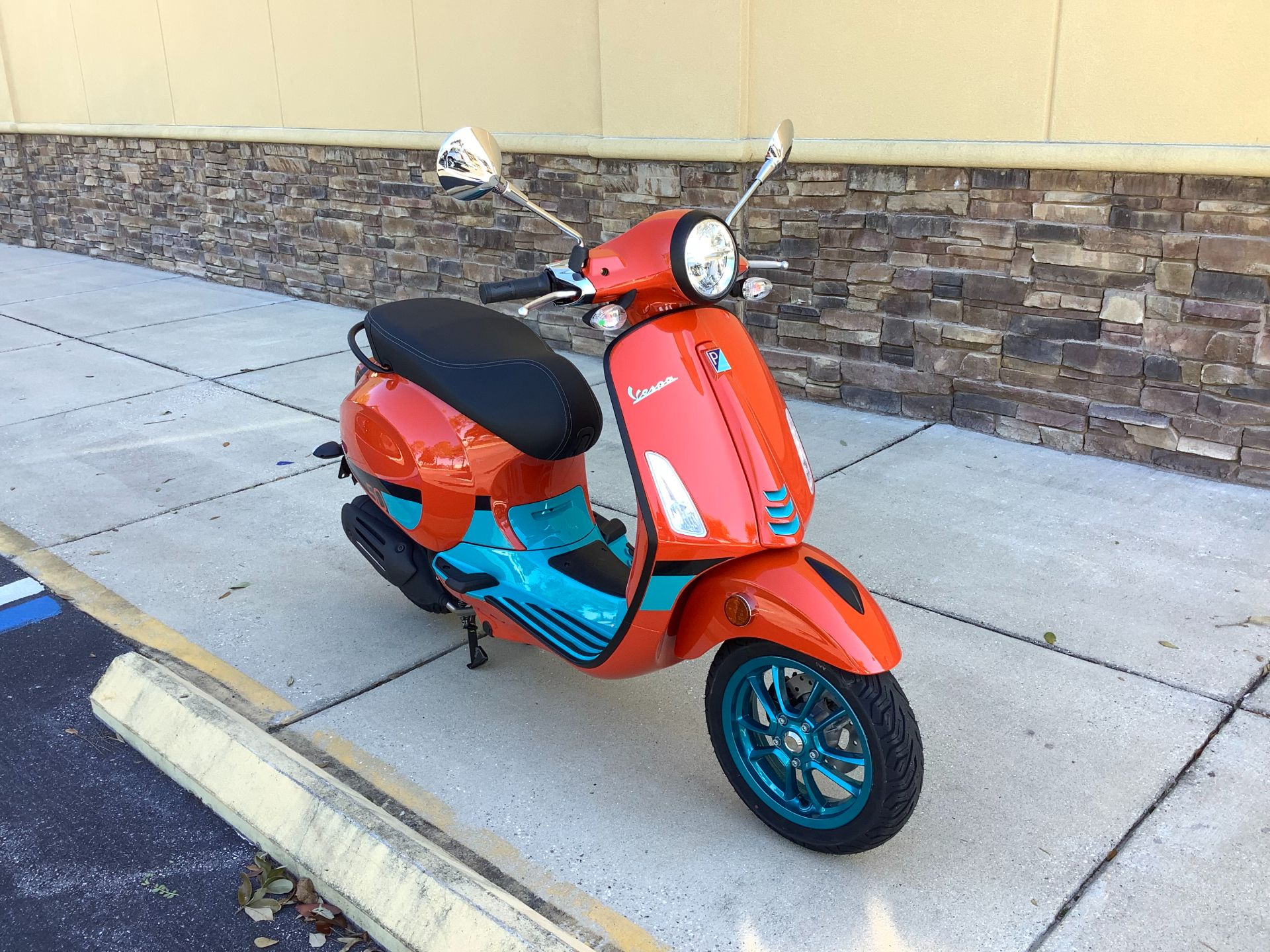 2023 Vespa PRIMAVERA COLOR VIBE 50 in Panama City Beach, Florida - Photo 2