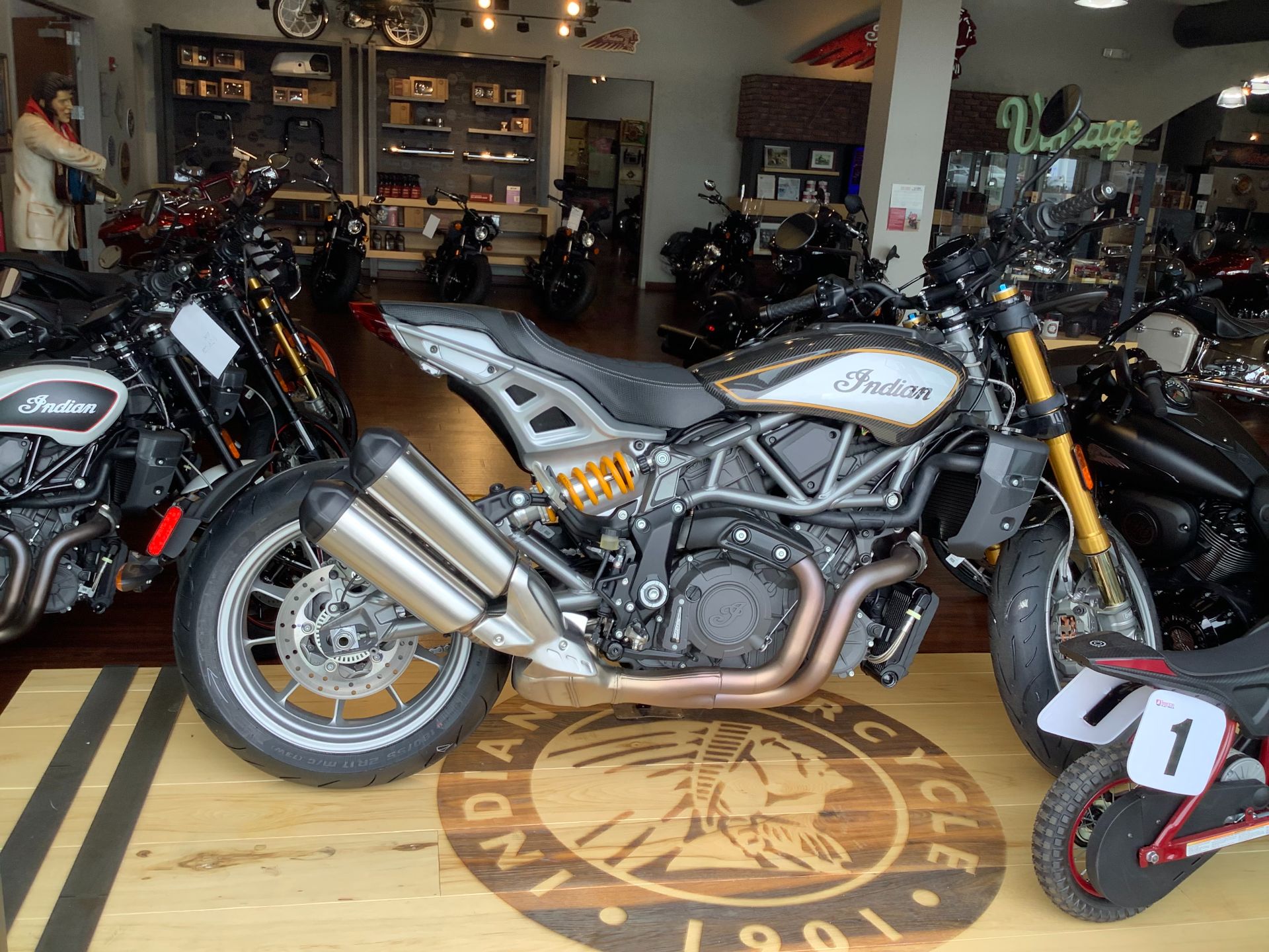 2023 Indian Motorcycle FTR CARBON in Panama City Beach, Florida - Photo 1