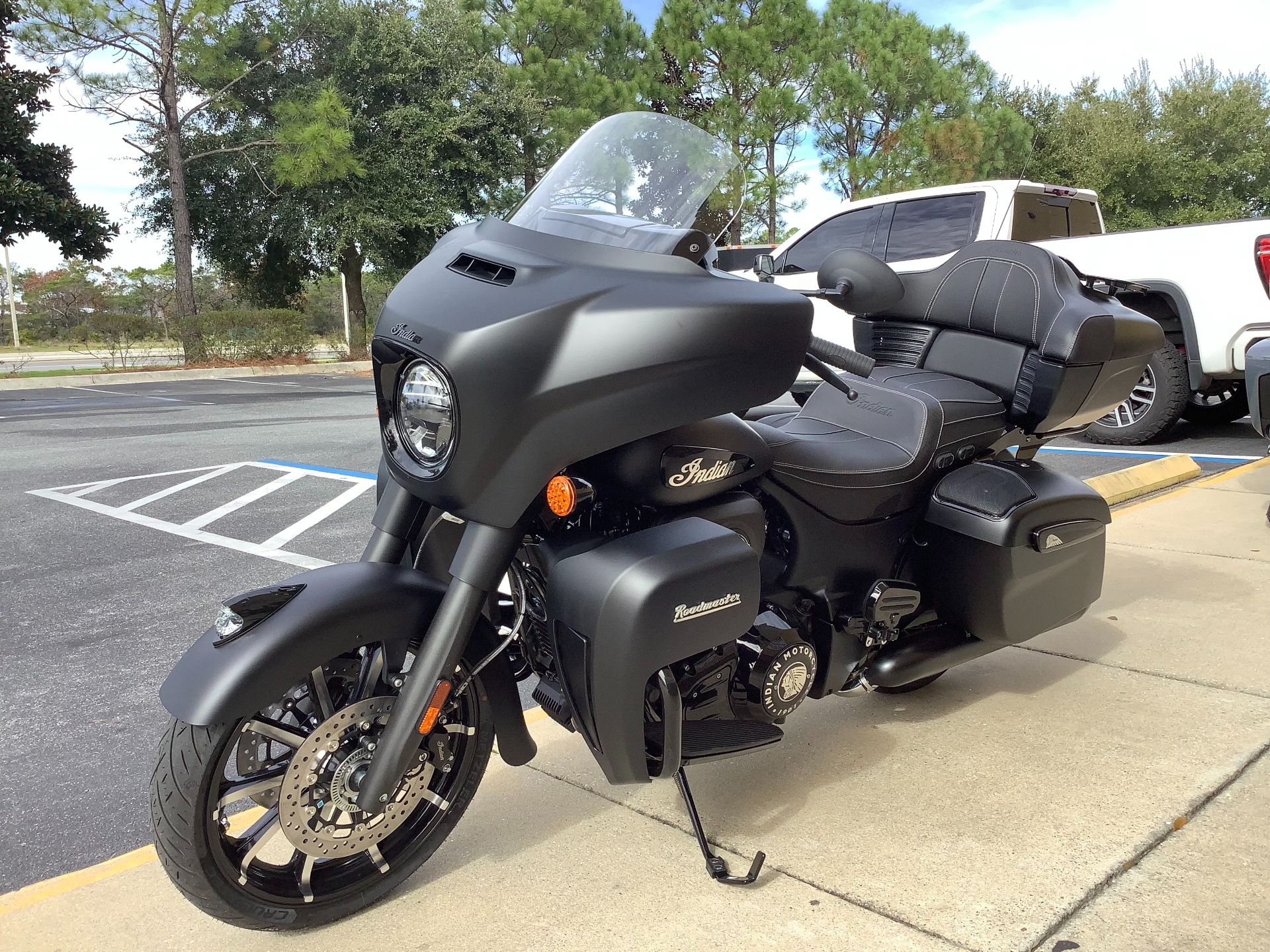 2024 Indian Motorcycle Roadmaster® Dark Horse® with PowerBand Audio Package in Panama City Beach, Florida - Photo 5