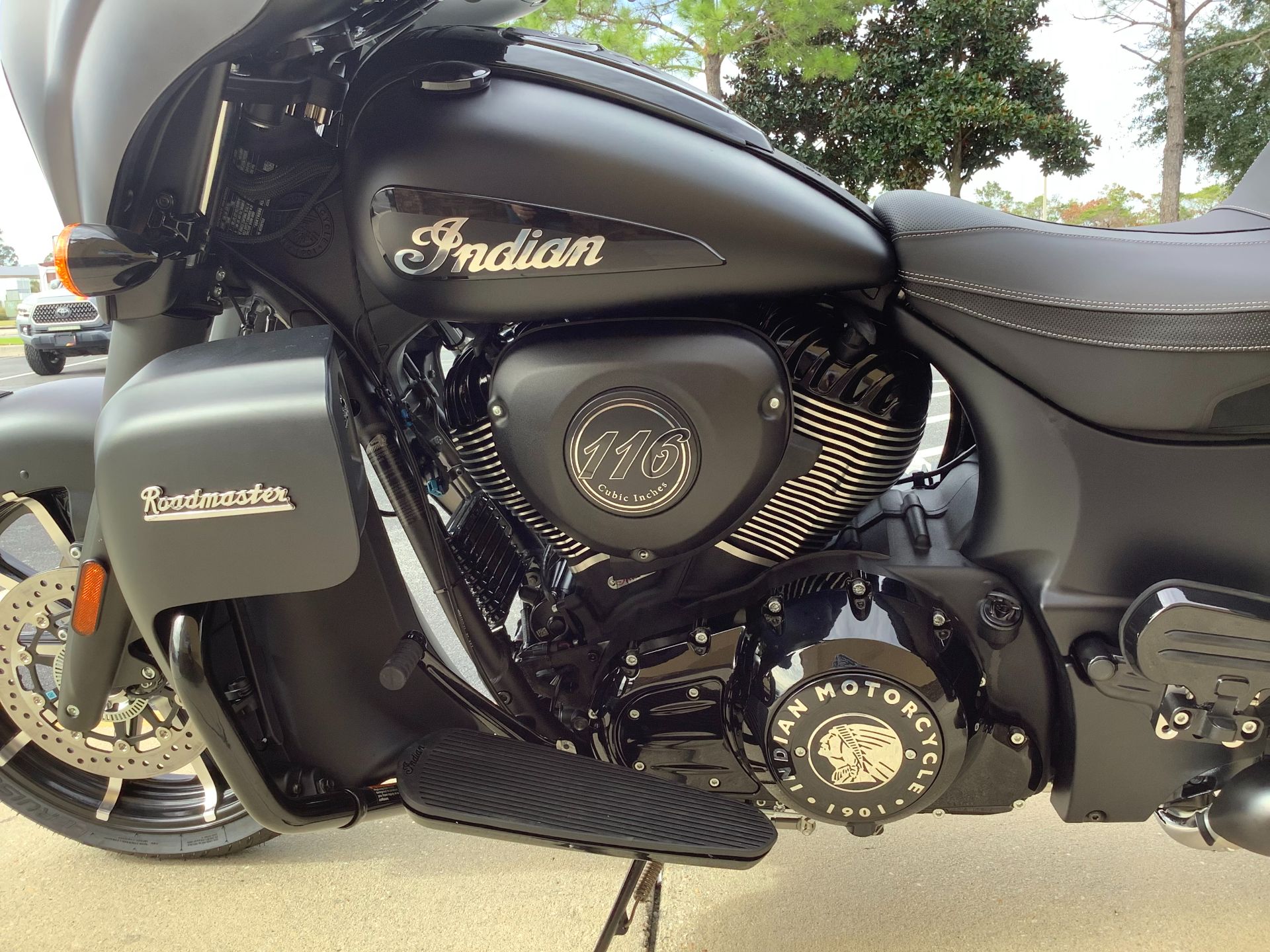 2024 Indian Motorcycle Roadmaster® Dark Horse® with PowerBand Audio Package in Panama City Beach, Florida - Photo 13