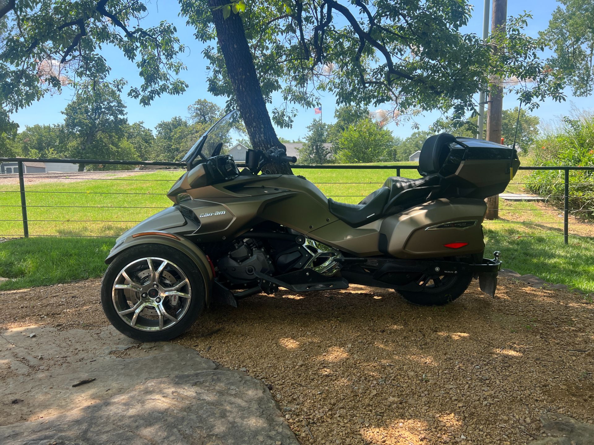 2020 Can-Am Spyder F3 Limited in Jones, Oklahoma - Photo 2