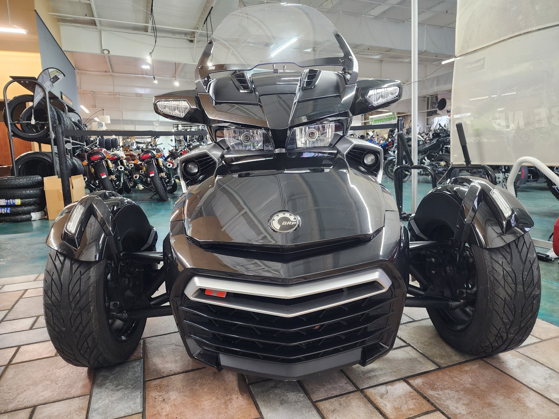 2016 Can-Am Spyder F3-T SE6 w/ Audio System in Louisville, Tennessee - Photo 3