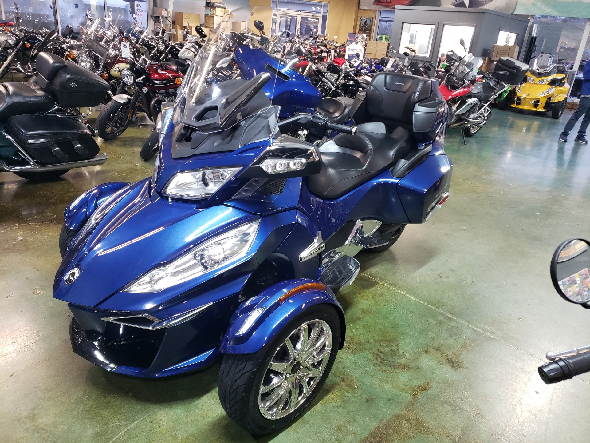 2017 Can-Am Spyder RT Limited in Louisville, Tennessee - Photo 2