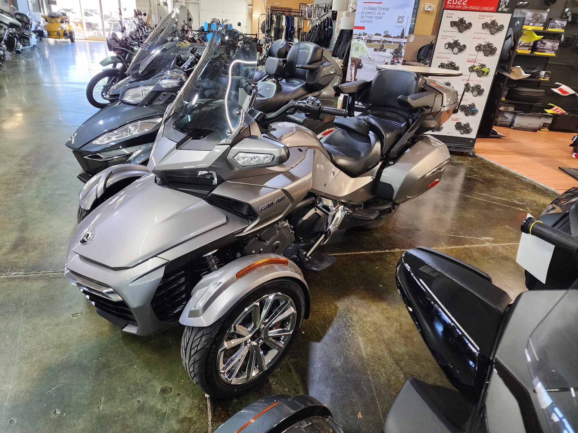 2017 Can-Am Spyder F3 Limited in Louisville, Tennessee - Photo 2