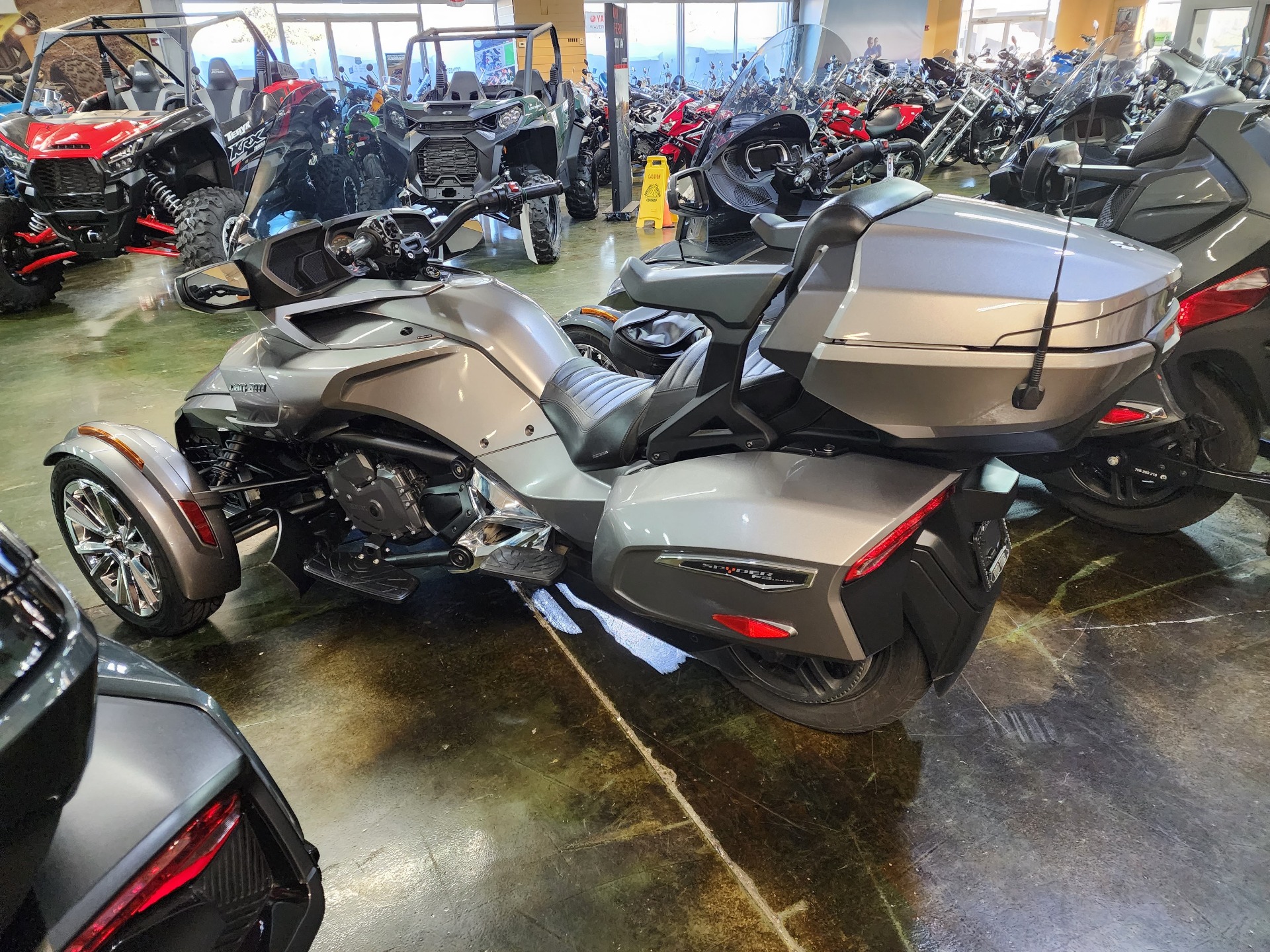 2017 Can-Am Spyder F3 Limited in Louisville, Tennessee - Photo 5