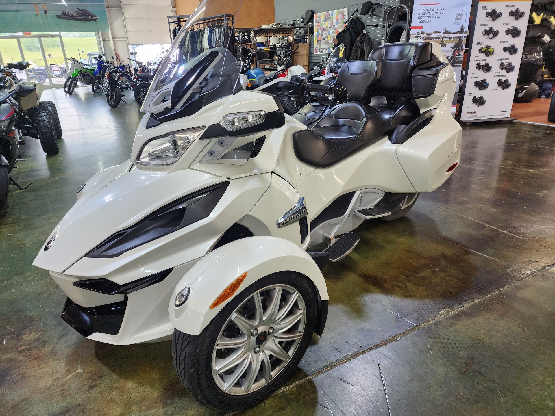 2014 Can-Am Spyder® RT SE6 in Louisville, Tennessee - Photo 2