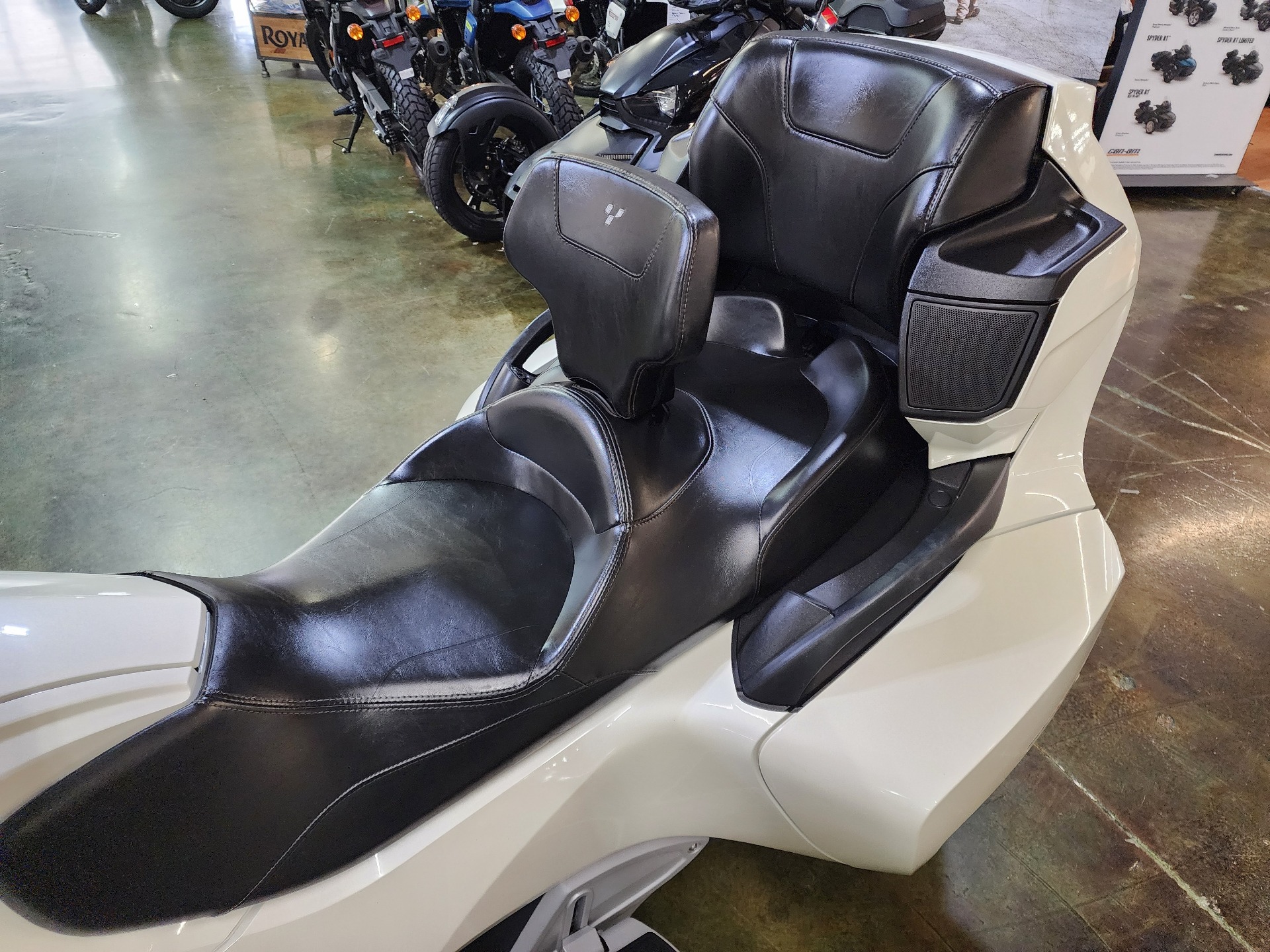 2014 Can-Am Spyder® RT SE6 in Louisville, Tennessee - Photo 6