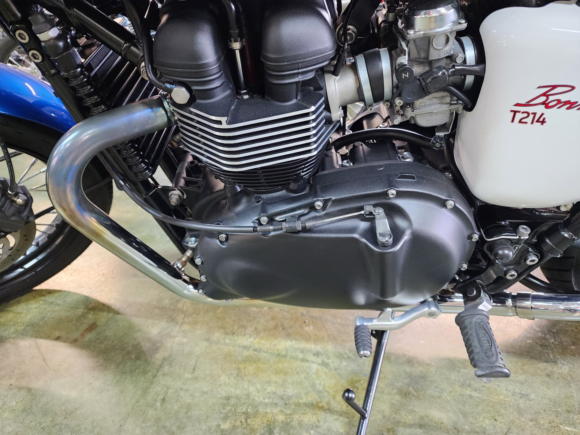 2015 Triumph Bonneville T214 in Louisville, Tennessee - Photo 8