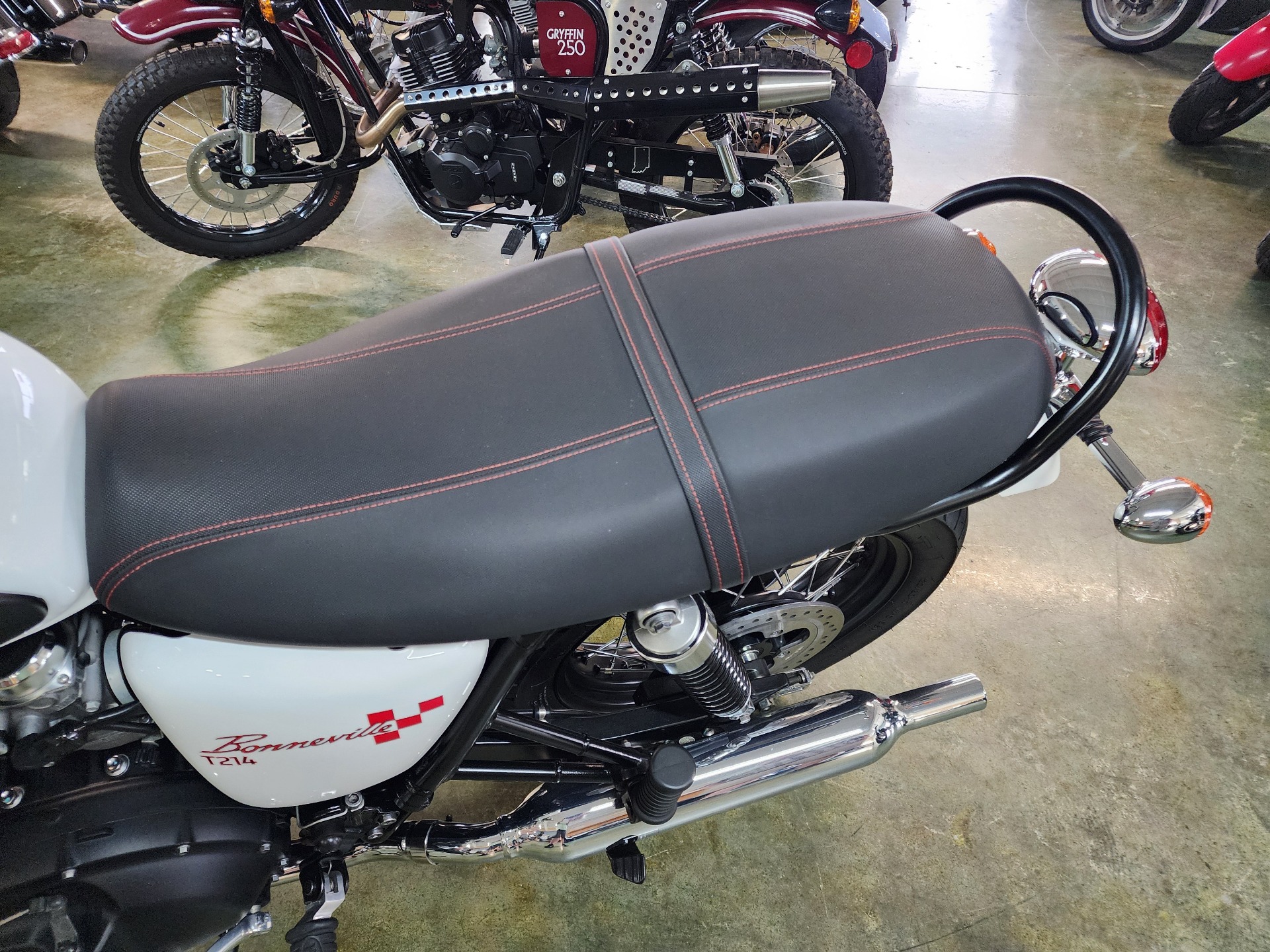 2015 Triumph Bonneville T214 in Louisville, Tennessee - Photo 6