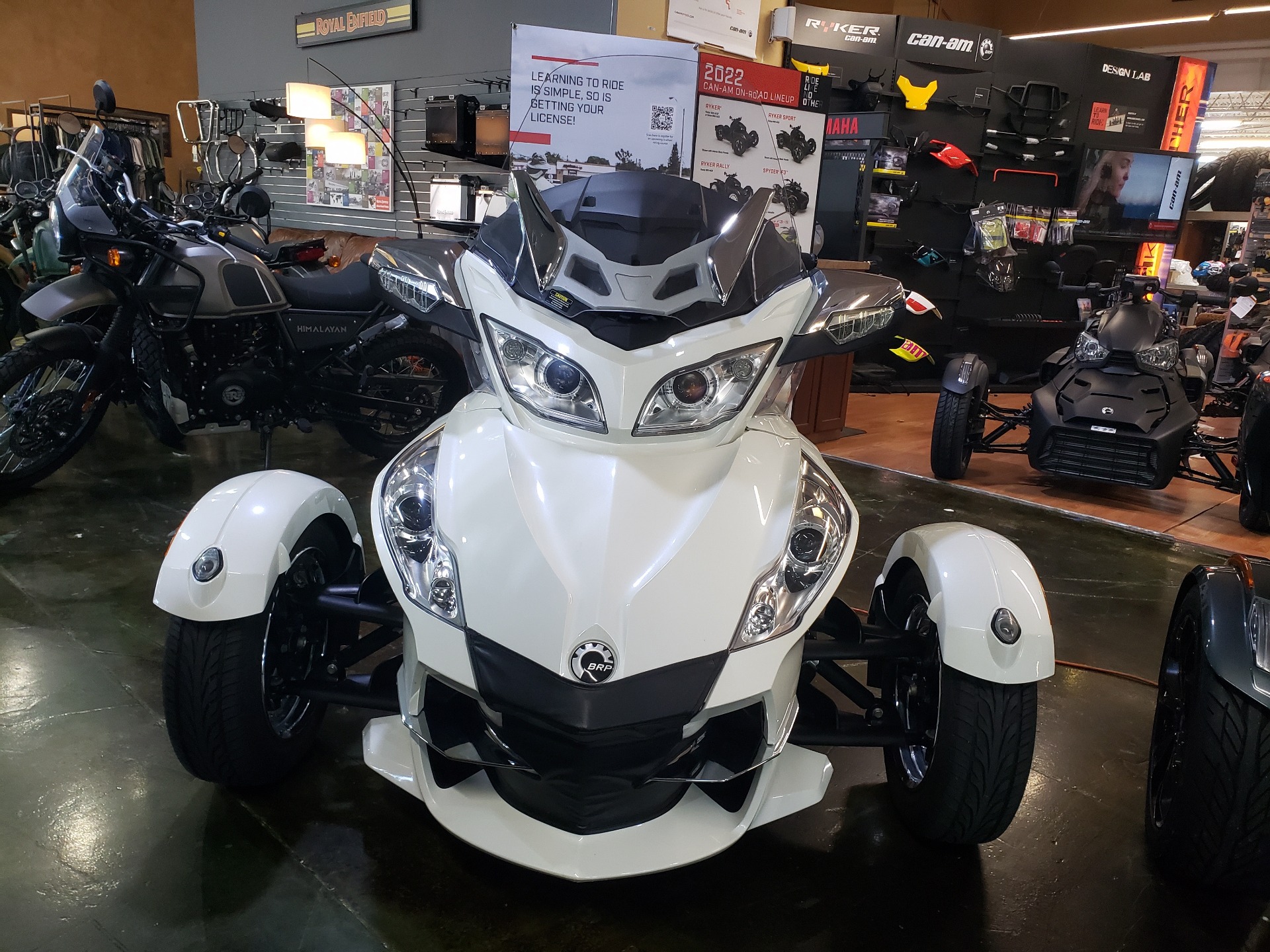 2012 Can-Am Spyder® RT Limited in Louisville, Tennessee - Photo 3