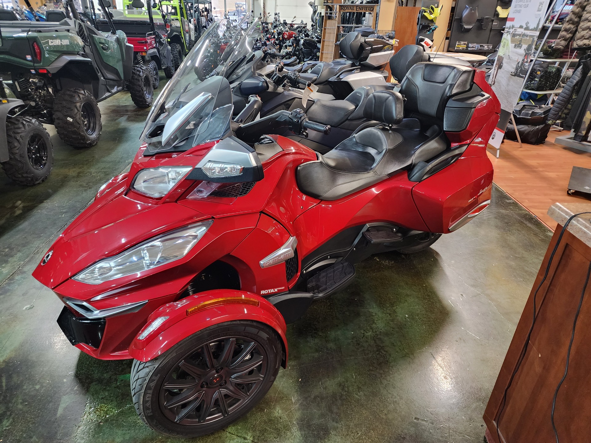 2016 Can-Am Spyder RT-S SE6 in Louisville, Tennessee - Photo 2