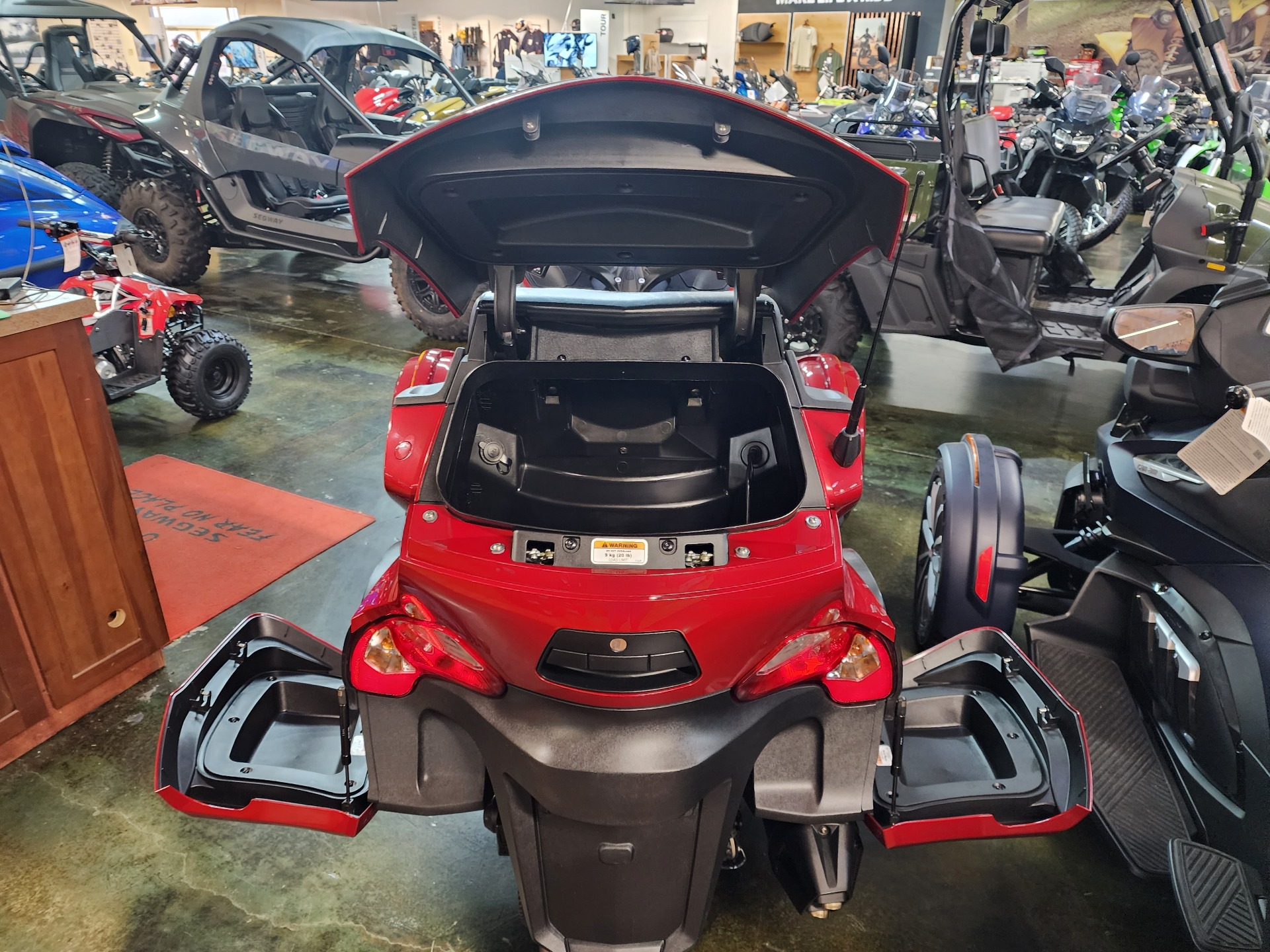 2016 Can-Am Spyder RT-S SE6 in Louisville, Tennessee - Photo 8