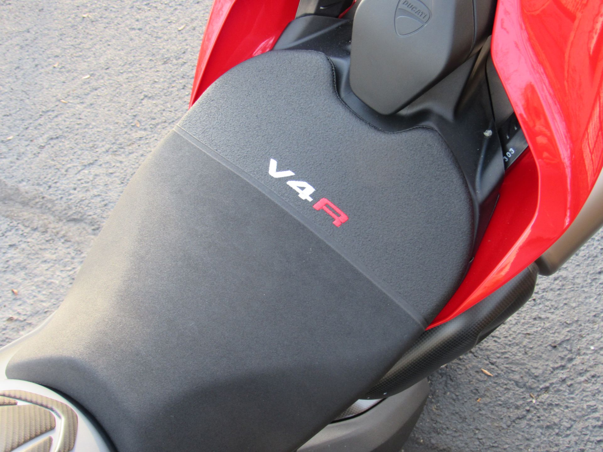 2023 Ducati Panigale V4 R in New Haven, Connecticut - Photo 18