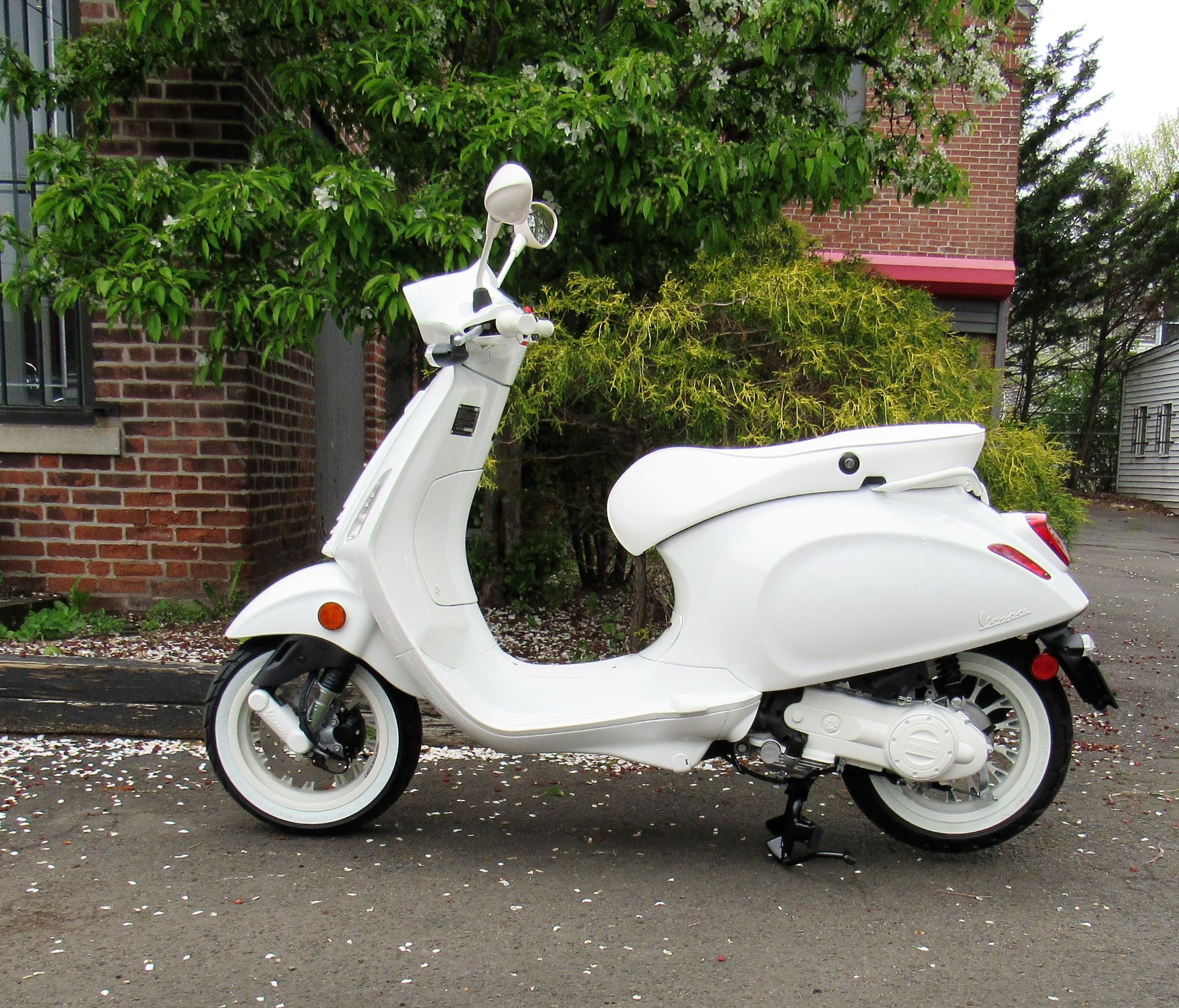 2022 Vespa SPRINT 50 "GHOST" in New Haven, Connecticut - Photo 4