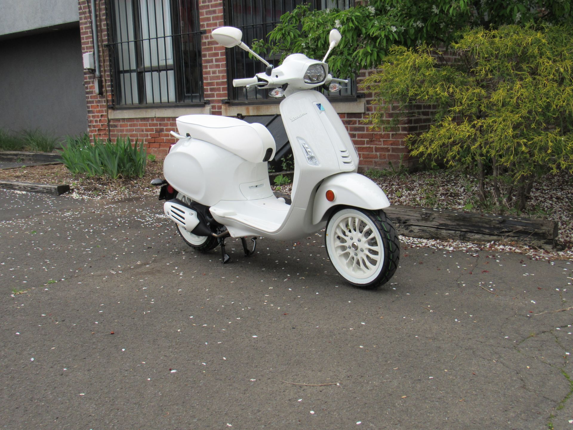2022 Vespa SPRINT 50 "GHOST" in New Haven, Connecticut - Photo 11
