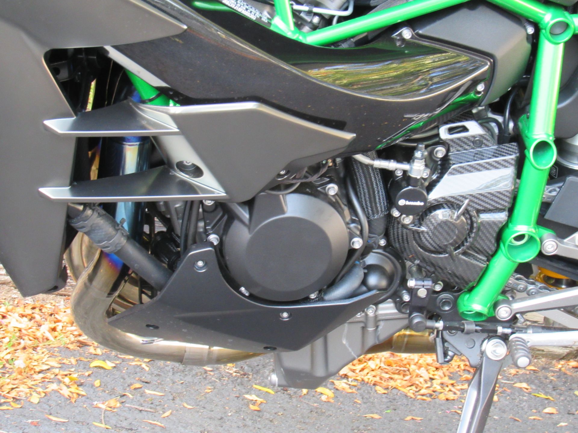 2023 Kawasaki Ninja H2 Carbon in New Haven, Connecticut - Photo 16