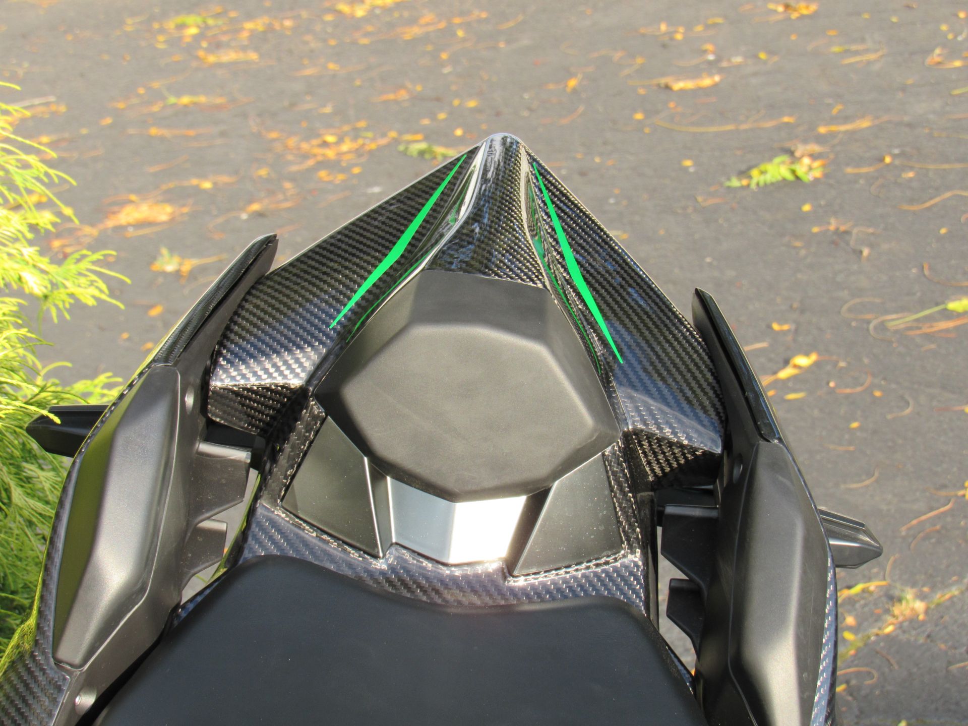 2023 Kawasaki Ninja H2 Carbon in New Haven, Connecticut - Photo 9