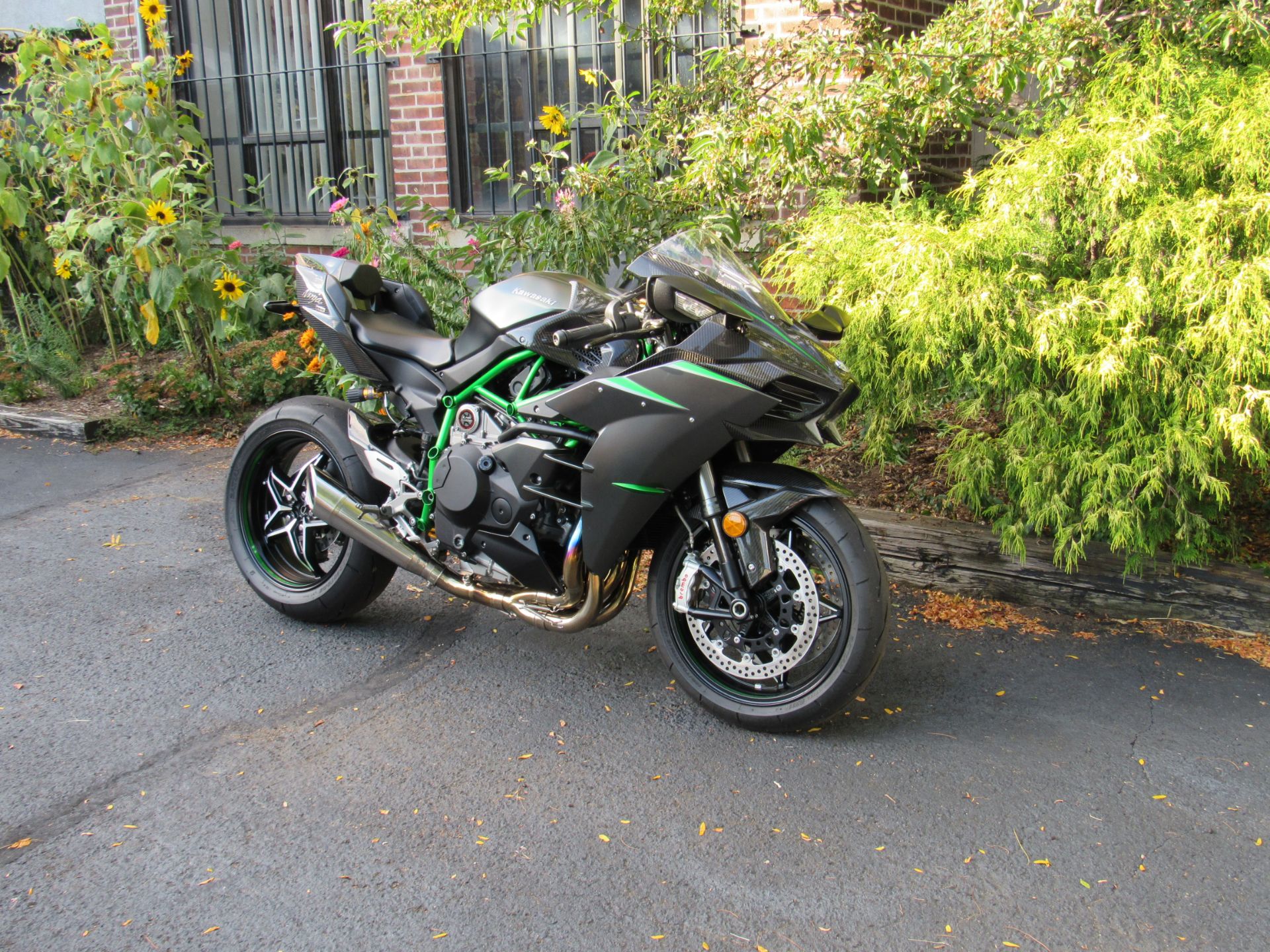 2023 Kawasaki Ninja H2 Carbon in New Haven, Connecticut - Photo 2