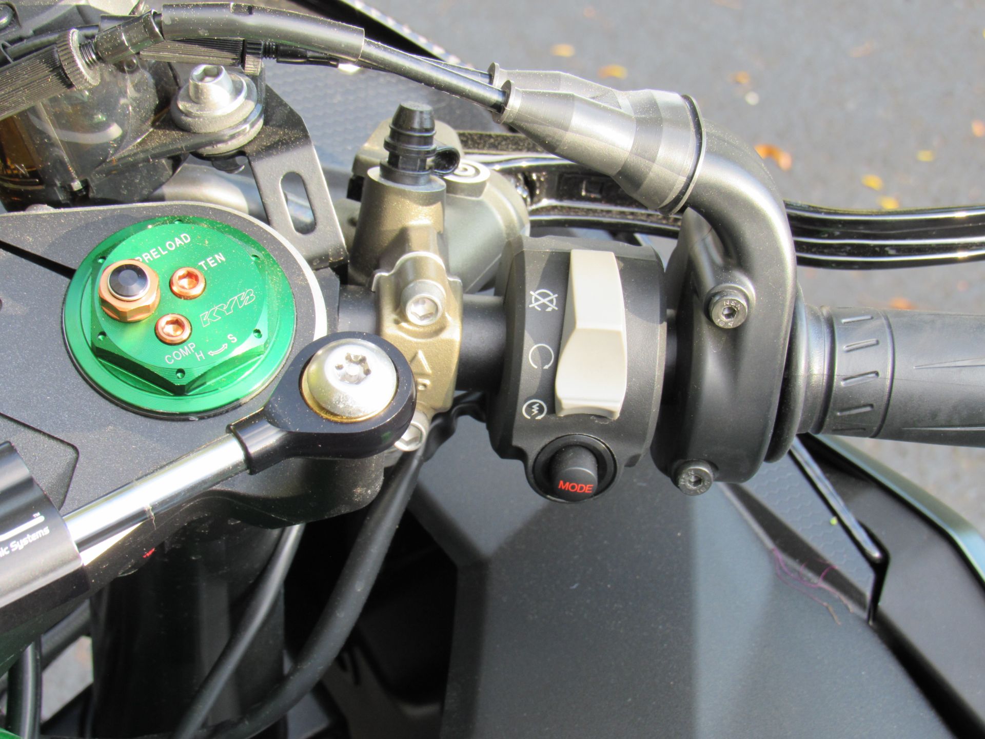 2023 Kawasaki Ninja H2 Carbon in New Haven, Connecticut - Photo 23