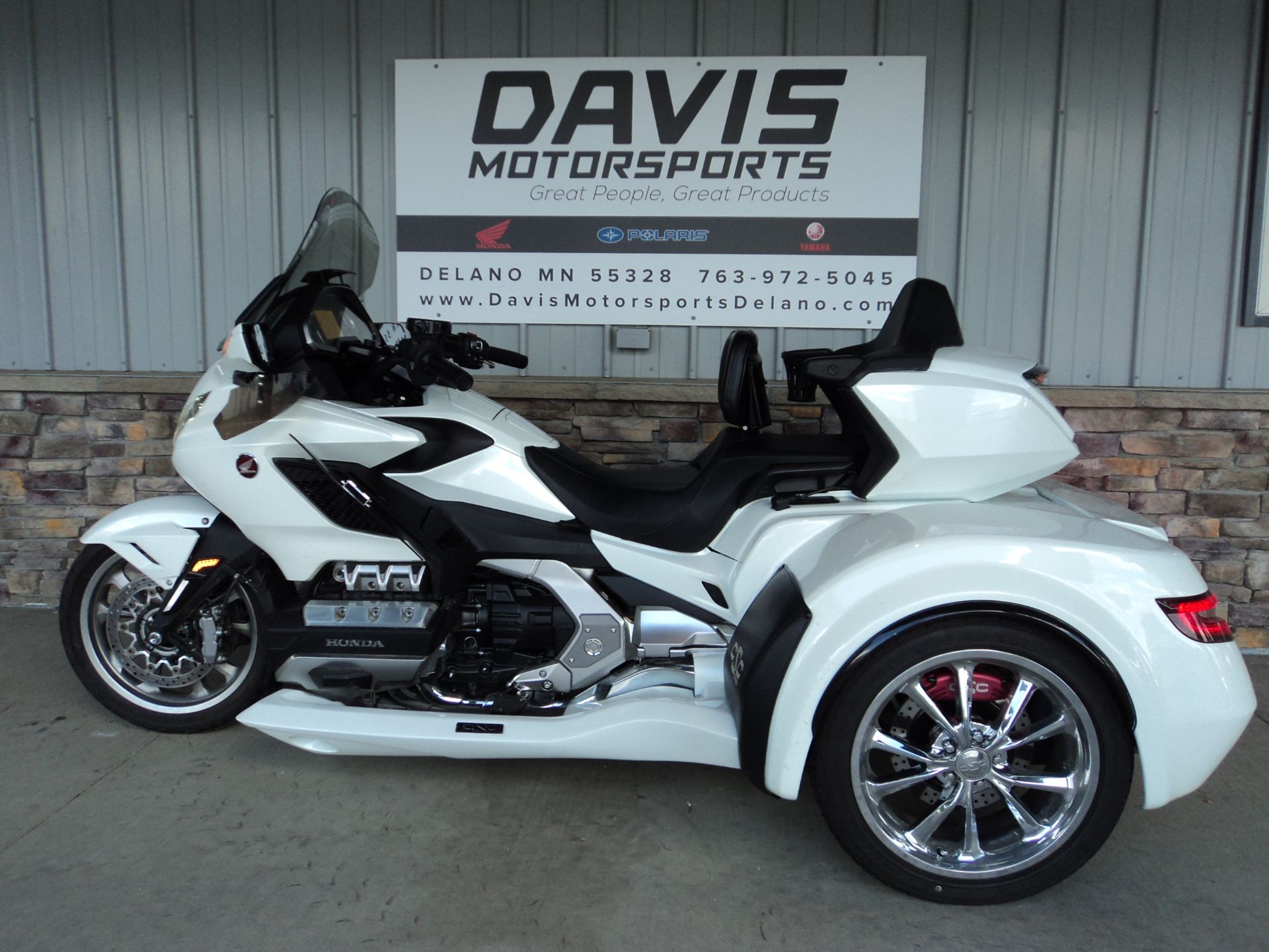 2018 Honda Gold Wing Tour Automatic DCT in Delano, Minnesota - Photo 2
