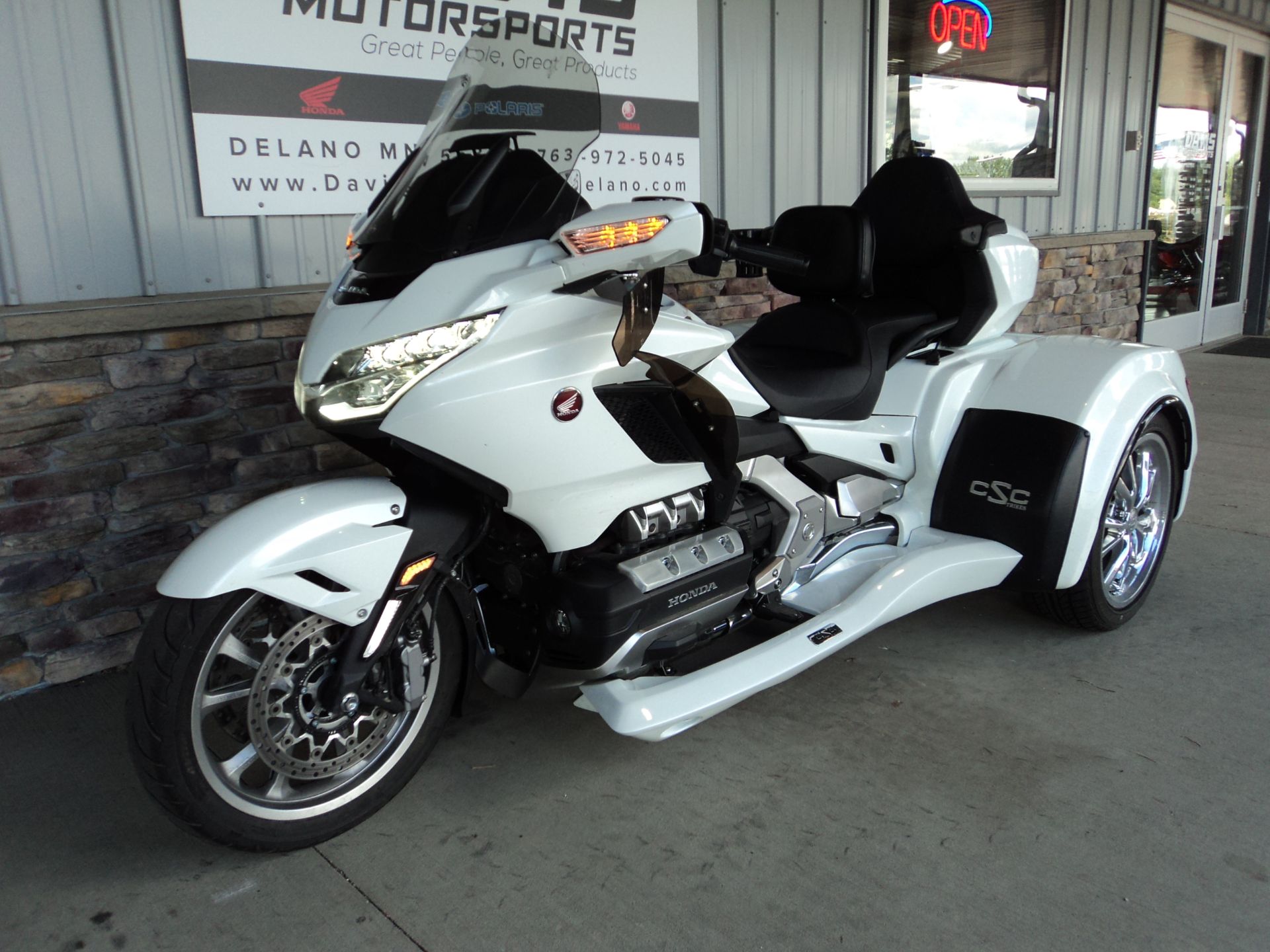 2018 Honda Gold Wing Tour Automatic DCT in Delano, Minnesota - Photo 4