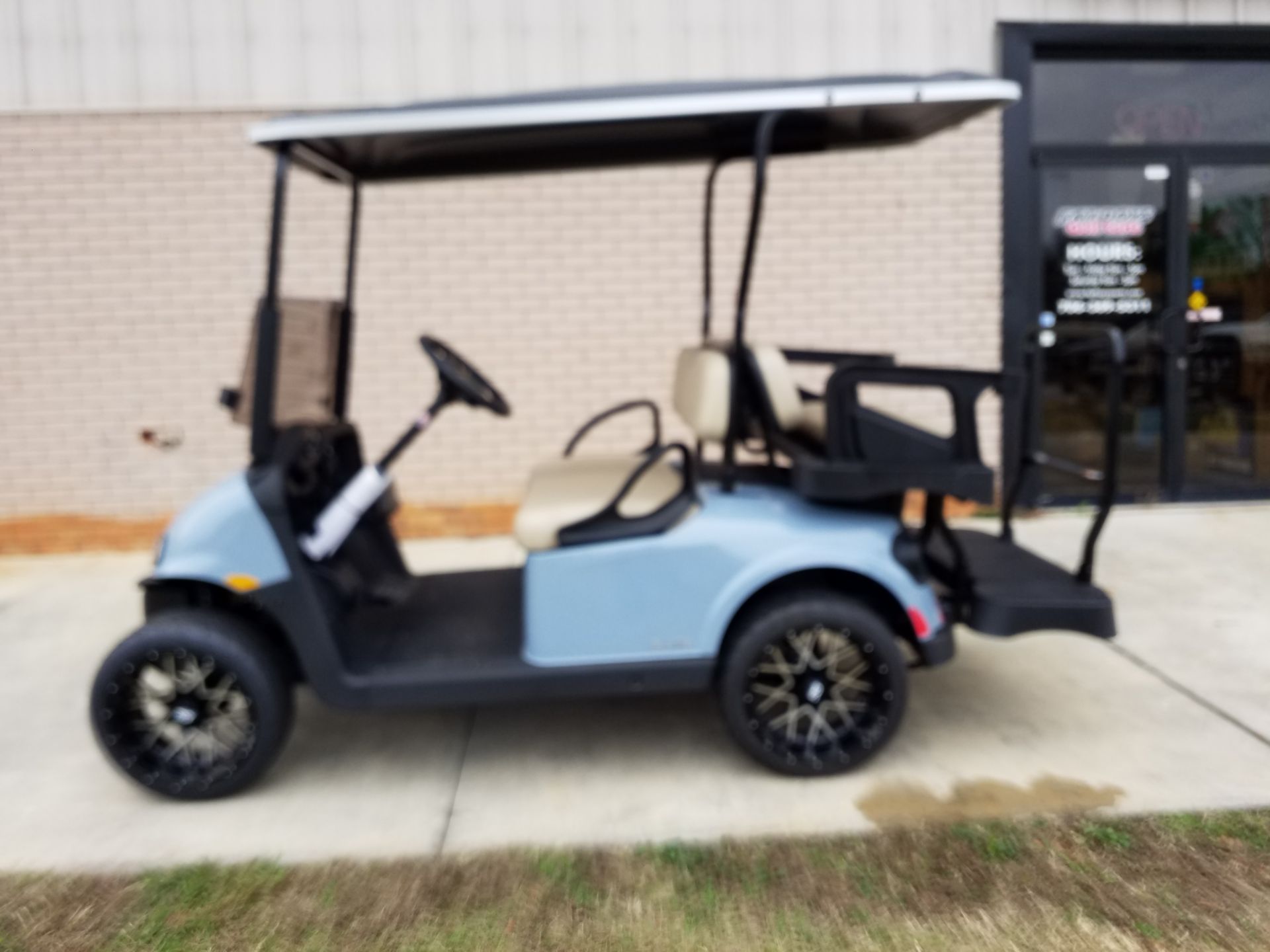 2023 E-Z-GO Freedom RXV 2+2 ELiTE 2.2 Single Pack with Light World Charger in Covington, Georgia - Photo 2