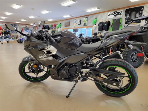 2022 Kawasaki Ninja 400 in Unionville, Virginia - Photo 2
