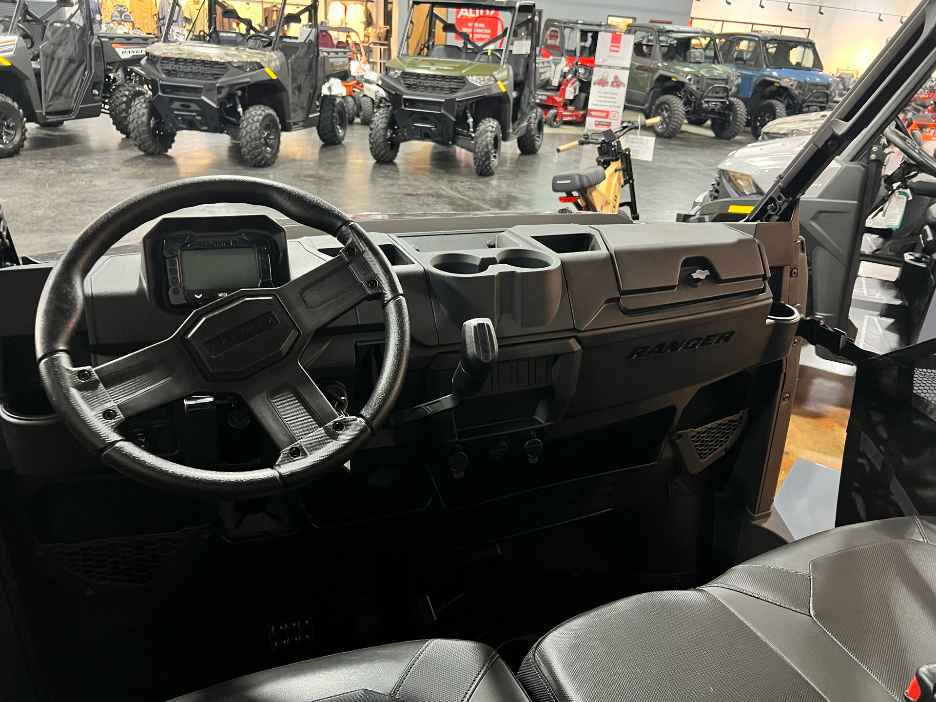 2025 Polaris Ranger Crew 1000 Premium in Angleton, Texas - Photo 2