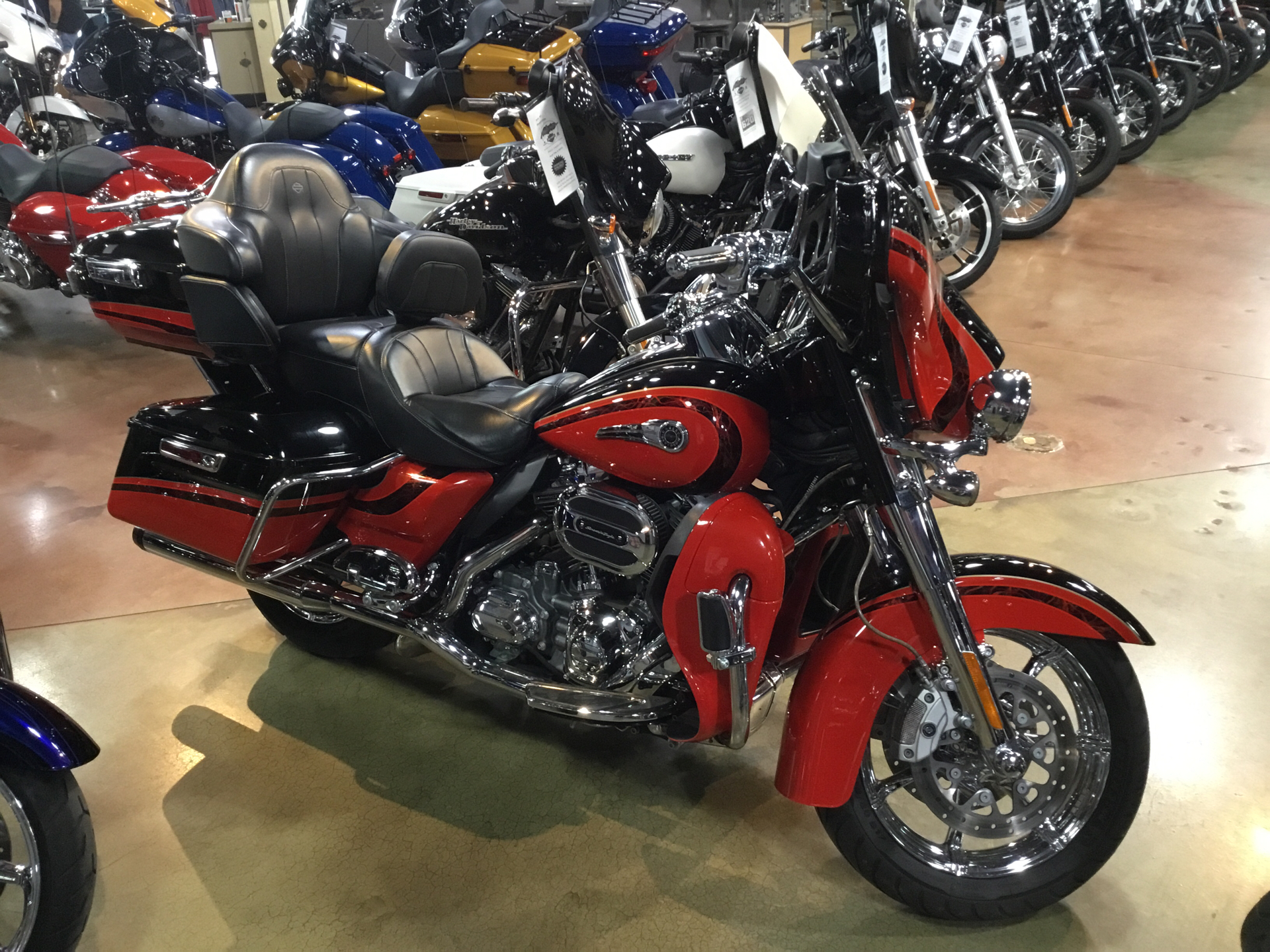 2016 Harley-Davidson CVO™ Limited in Cedar Rapids, Iowa - Photo 1