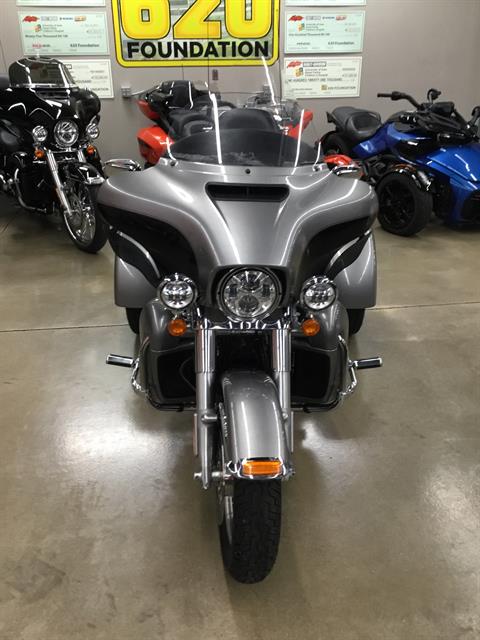 2016 Harley-Davidson Tri Glide® Ultra in Cedar Rapids, Iowa - Photo 2
