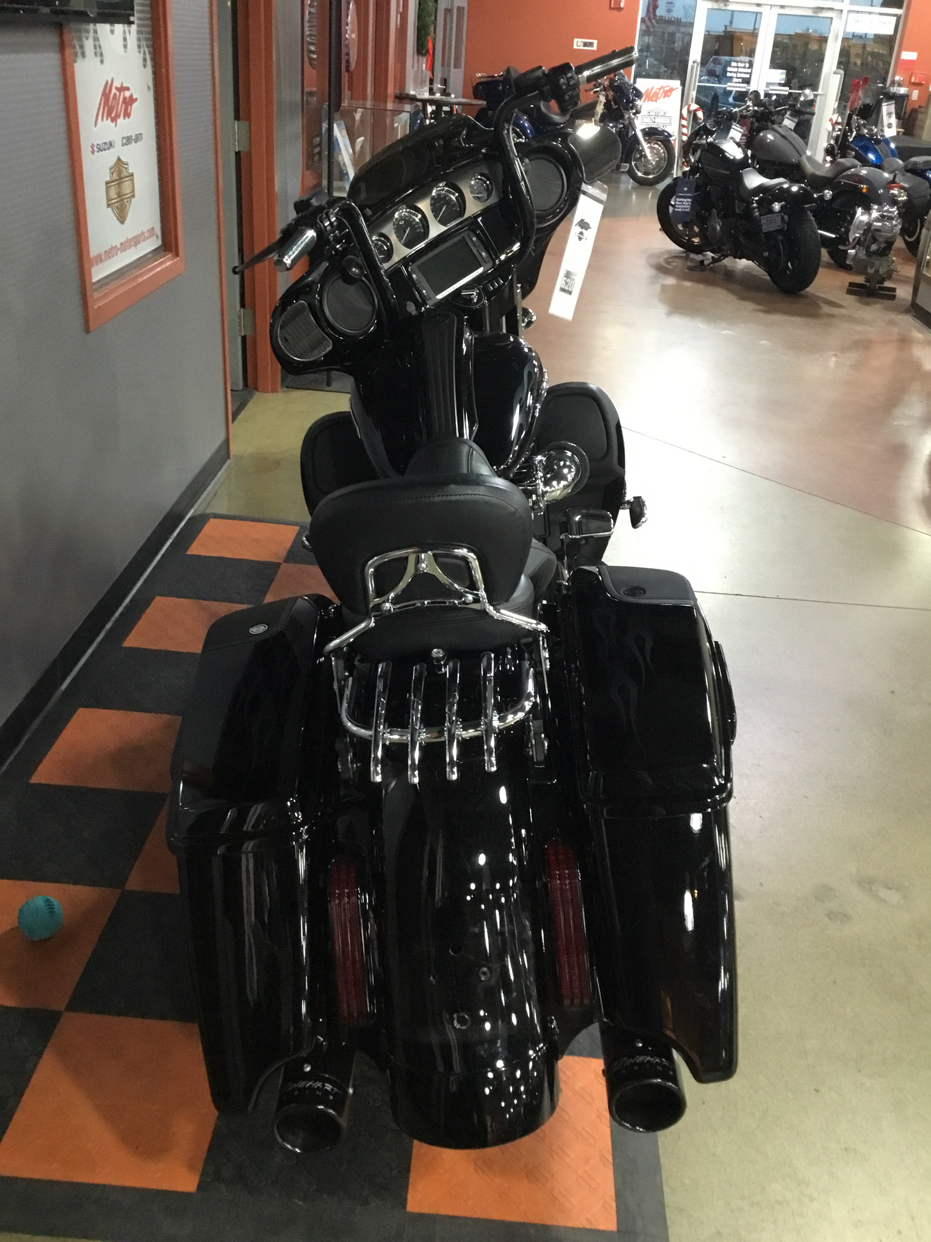 2016 Harley-Davidson CVO™ Street Glide® in Cedar Rapids, Iowa - Photo 2