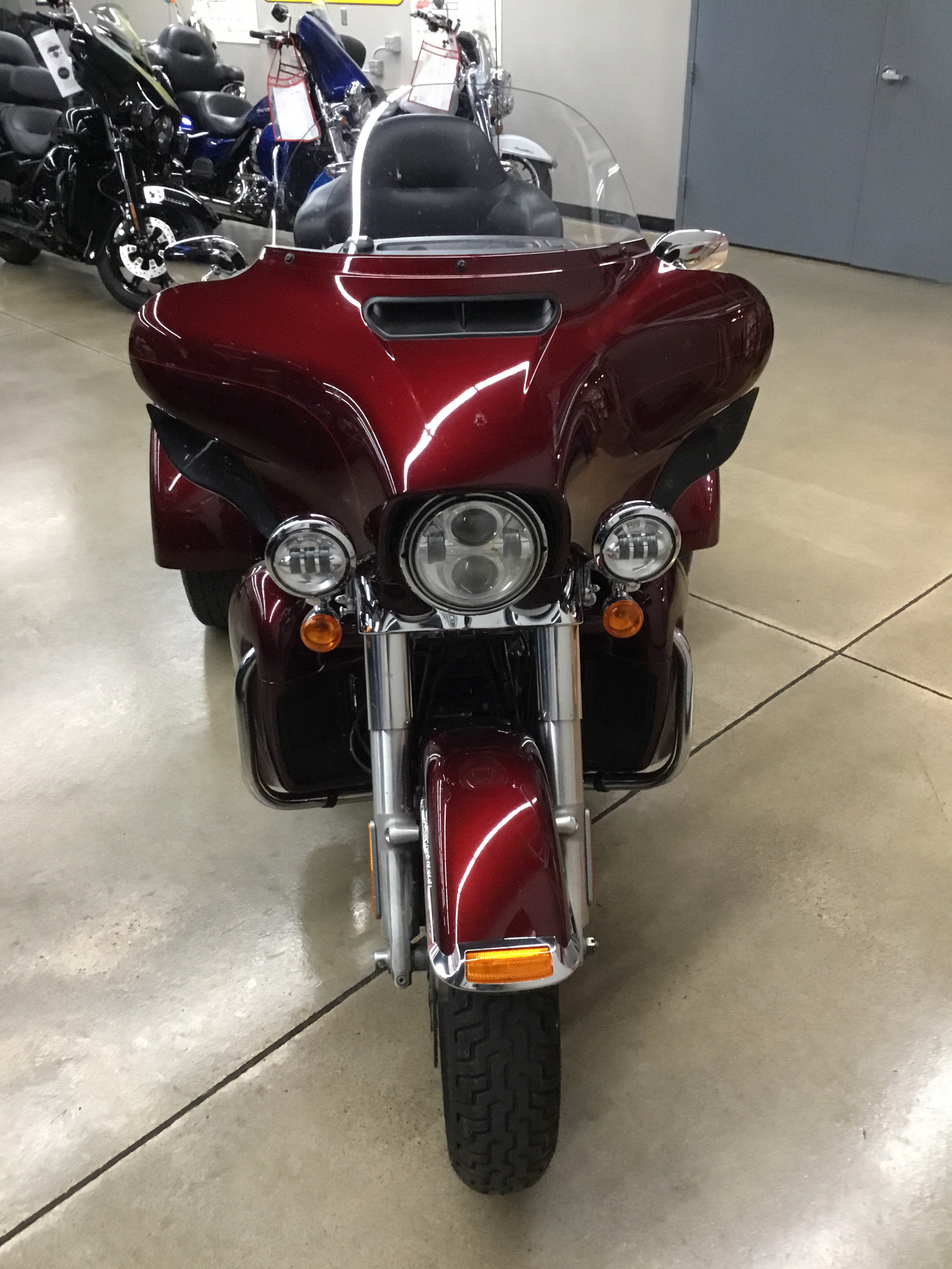 2015 Harley-Davidson Tri Glide® Ultra in Cedar Rapids, Iowa - Photo 2