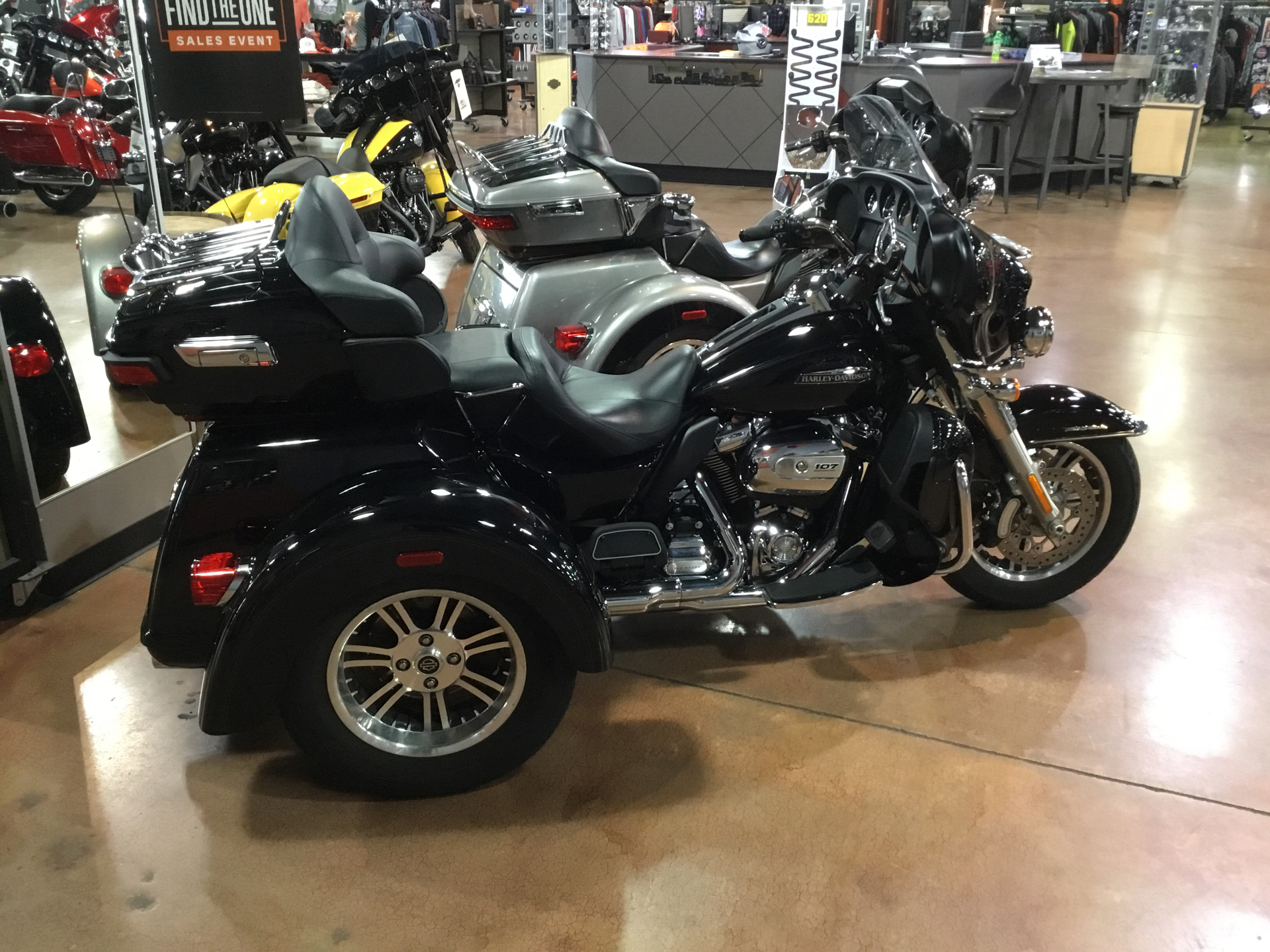 2018 Harley-Davidson Tri Glide® Ultra in Cedar Rapids, Iowa - Photo 1