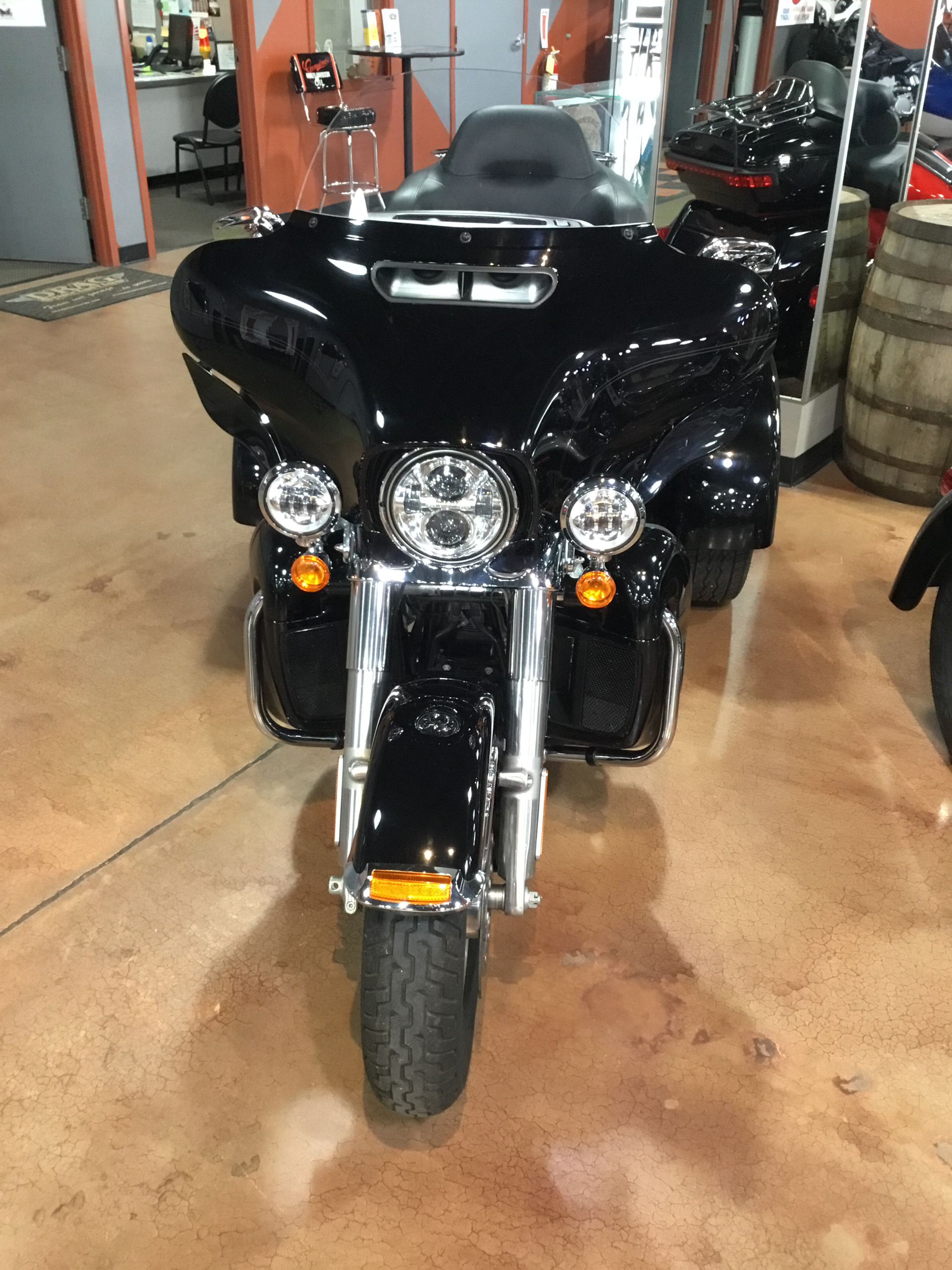 2018 Harley-Davidson Tri Glide® Ultra in Cedar Rapids, Iowa - Photo 2