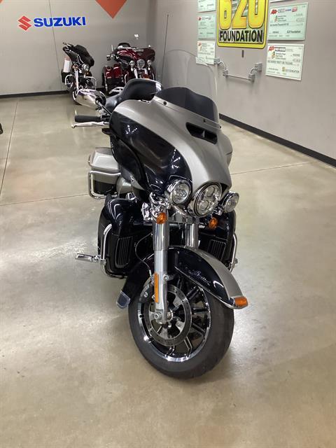 2018 Harley-Davidson Ultra Limited in Cedar Rapids, Iowa - Photo 2