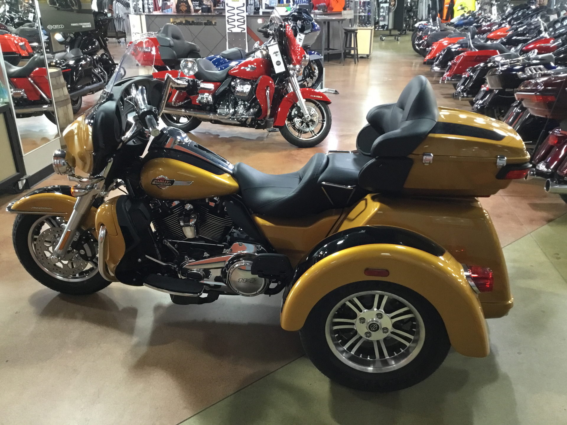 2023 Harley-Davidson Tri Glide® Ultra in Cedar Rapids, Iowa - Photo 3